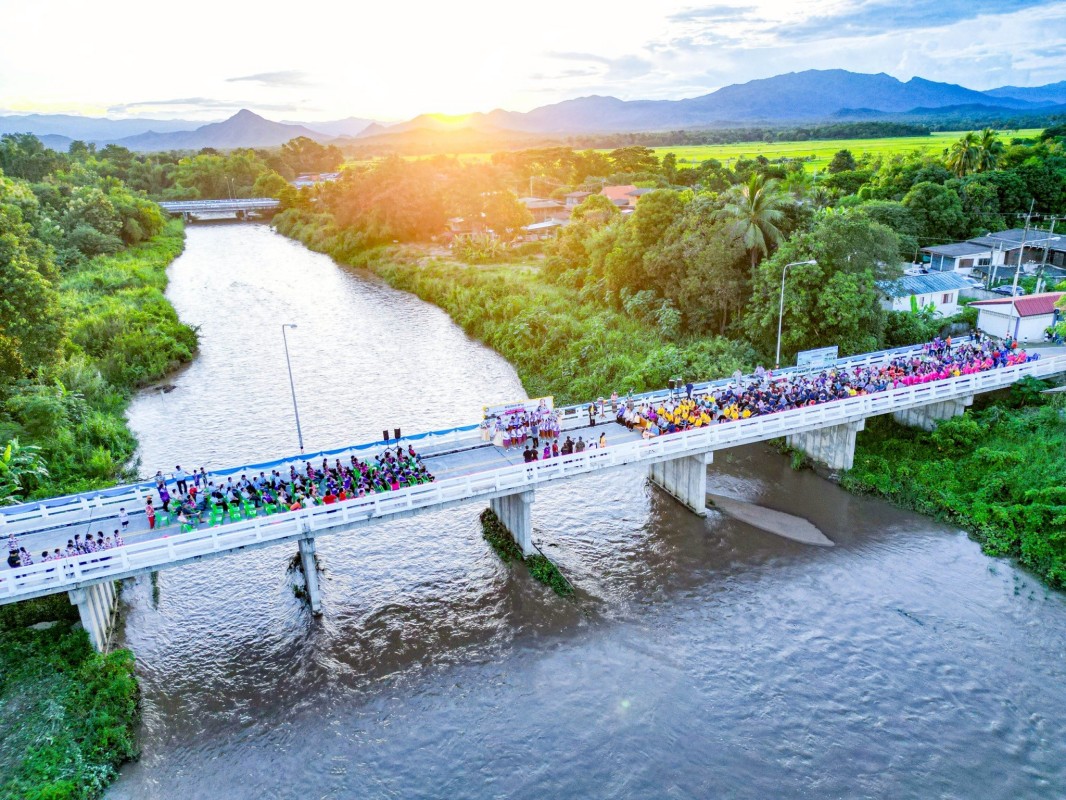 นายกจอย เปิดสะพานข้ามลำห้วยแม่ท้อ เชื่อมเส้นทาง 2 ตำบล