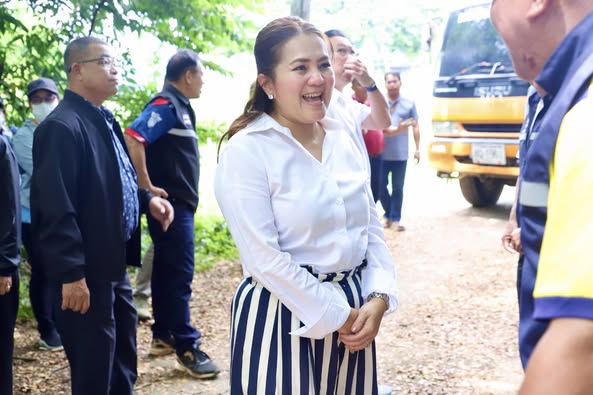 นายกจอย (นายกอบจ.ตาก) ตรวจติดตามการทำงานของเครื่องจักร ปรับปรุงซ่อมแซมไหล่ทาง และ ปรับภูมิทัศน์ งบประมาณ 12,000 บาท