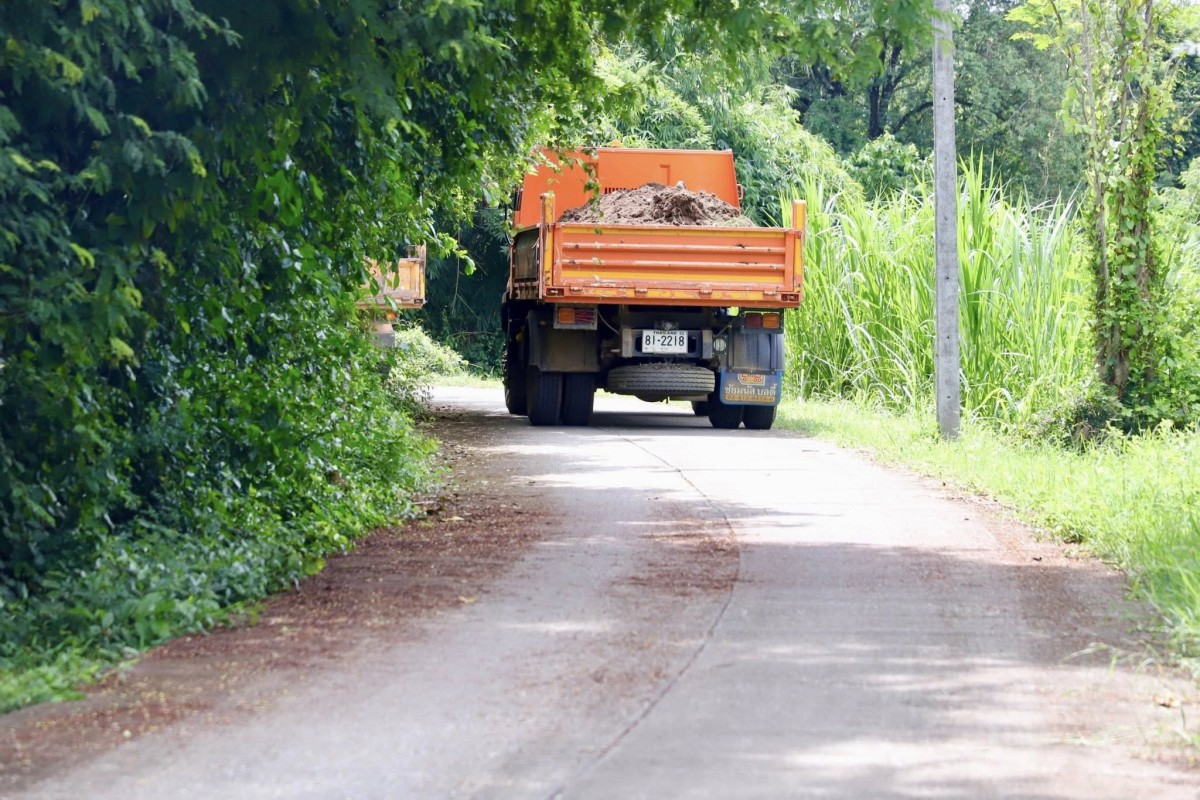 นายกจอย (นายกอบจ.ตาก) ตรวจติดตามการทำงานของเครื่องจักร ปรับปรุงซ่อมแซมไหล่ทาง และ ปรับภูมิทัศน์ งบประมาณ 12,000 บาท