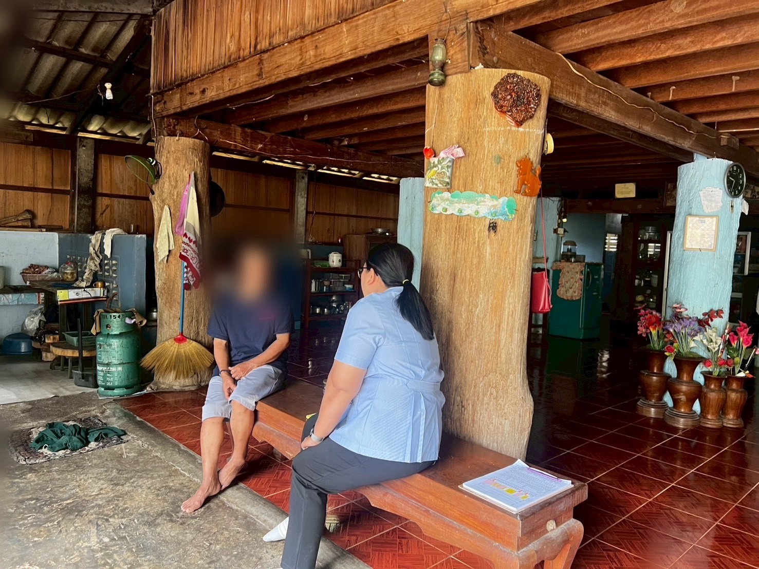 7 ตุลาคม 2568 นางอัจฉรา ทวีเกื้อกูลกิจ นายกองค์การบริหารส่วนจังหวัดตาก มอบหมายให้ นางสาววาสนา กึกก้องโลกา พยาบาลวิชาชีพปฏิบัติการ รพ.สต.บ้านสันป่าไร่ ร่วมกับ จนท.รพ.แม่ระมาด ออกเยี่ยมบ้านผู้ป่วยโรคมะเร็งปอด 1 ราย สงสัยมะเร็งปอด 1 ราย และมะเร็งตับ 1 ราย ได