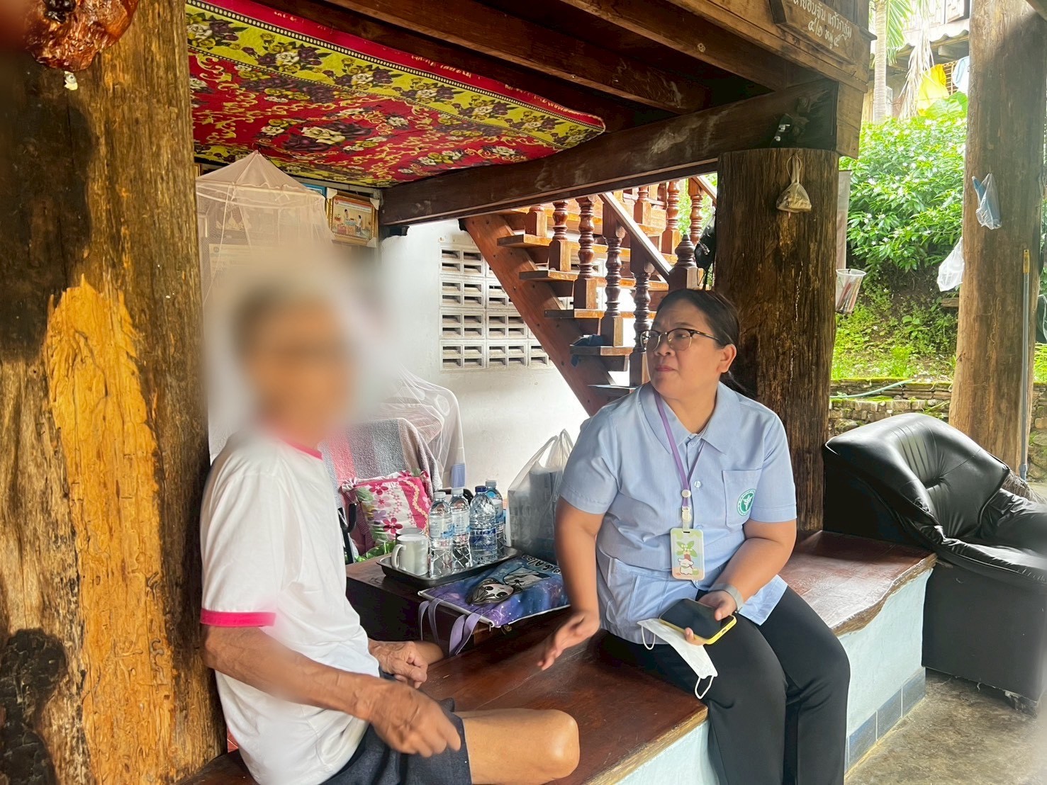 7 ตุลาคม 2568 นางอัจฉรา ทวีเกื้อกูลกิจ นายกองค์การบริหารส่วนจังหวัดตาก มอบหมายให้ นางสาววาสนา กึกก้องโลกา พยาบาลวิชาชีพปฏิบัติการ รพ.สต.บ้านสันป่าไร่ ร่วมกับ จนท.รพ.แม่ระมาด ออกเยี่ยมบ้านผู้ป่วยโรคมะเร็งปอด 1 ราย สงสัยมะเร็งปอด 1 ราย และมะเร็งตับ 1 ราย ได