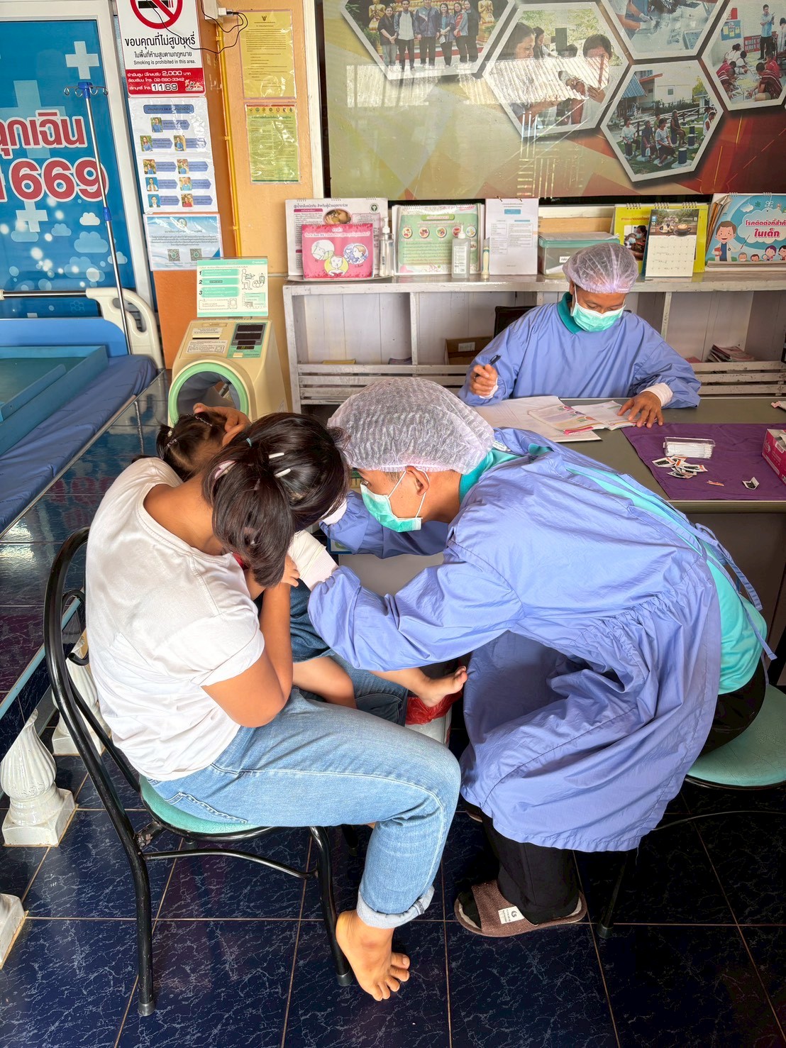 8 ต.ค.68 รพ.สต.บ้านสันป่าไร่ ให้บริการฉีดวัคซีนเด็กอายุ 2 เดือน ถึง 4 ปี จำนวน 17 ราย พร้อมทั้งตรวจสุขภาพช่องปาก , เคลือบฟลูออไรด์ , ให้ทันตสุขศึกษาแก่ผู้ปกครอง , เจาะเลือดตรวจความเข้มข้นของเลือด(Hct) , จ่ายยา Para syr และ Ferrous syr