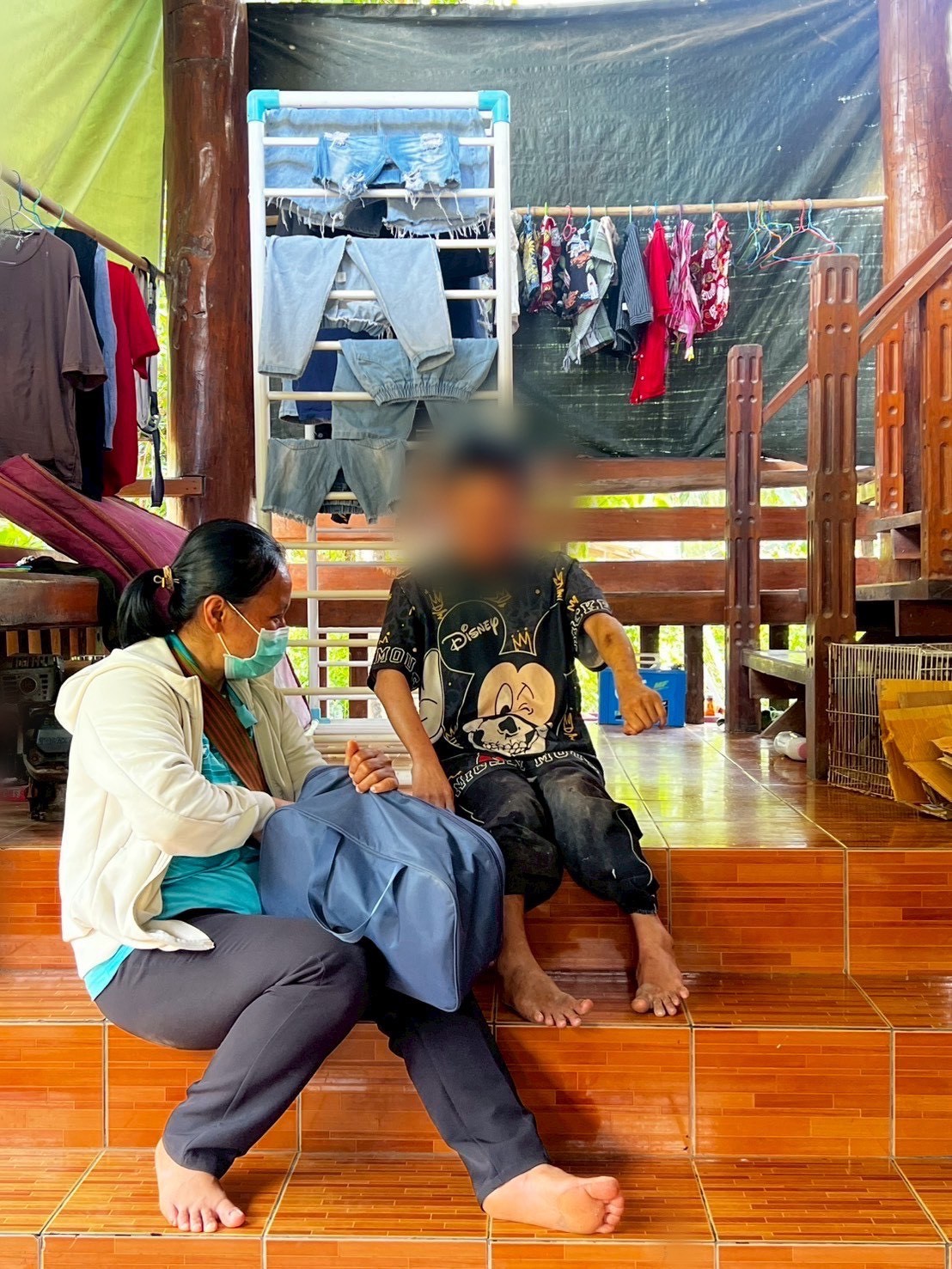 8 ตุลาคม 2568 นางอัจฉรา ทวีเกื้อกูลกิจ นายกองค์การบริหารส่วนจังหวัดตาก มอบหมายให้ นางสาววาสนา กึกก้องโลกา พยาบาลวิชาชีพปฏิบัติการ และนางสาวโสภา วรนารถวิชัย ผู้ช่วยทันตกรรม รพ.สต.บ้านสันป่าไร่ เยี่ยมบ้านผู้ป่วยหลอดเลือดสมอง หลังได้รับการผ่าตัดสมอง จำนวน 1 