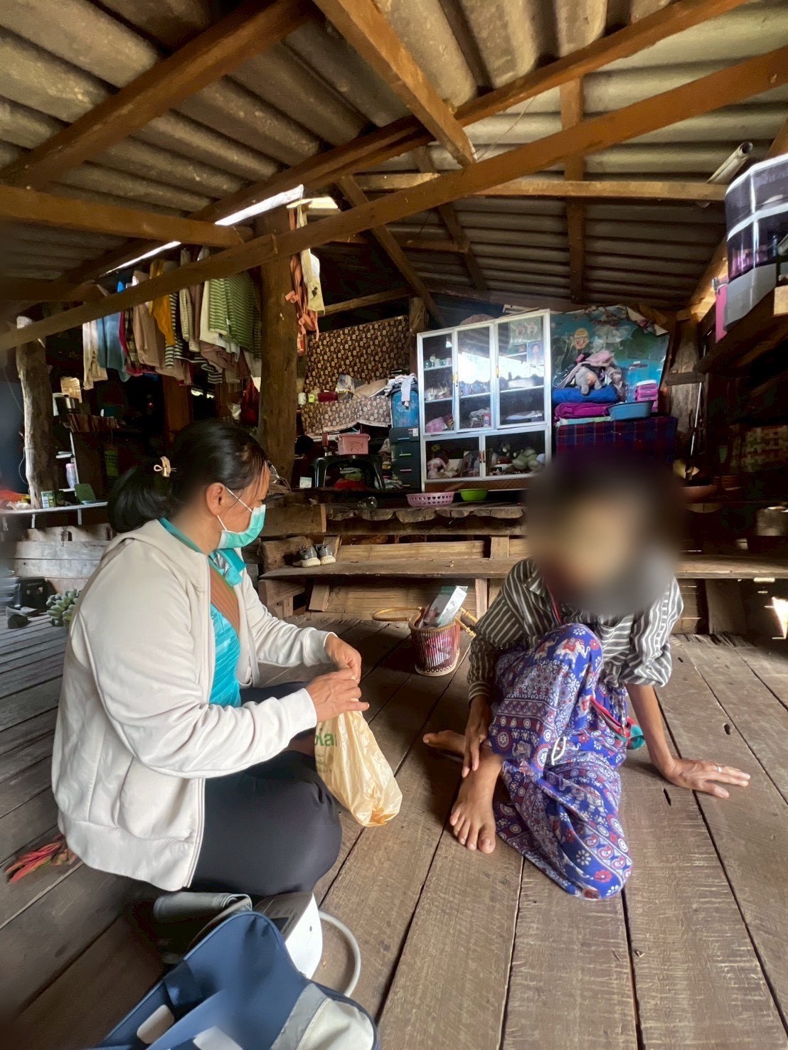 8 ตุลาคม 2568 นางอัจฉรา ทวีเกื้อกูลกิจ นายกองค์การบริหารส่วนจังหวัดตาก มอบหมายให้ นางสาววาสนา กึกก้องโลกา พยาบาลวิชาชีพปฏิบัติการ และนางสาวโสภา วรนารถวิชัย ผู้ช่วยทันตกรรม รพ.สต.บ้านสันป่าไร่ เยี่ยมบ้านผู้ป่วยหลอดเลือดสมอง หลังได้รับการผ่าตัดสมอง จำนวน 1 