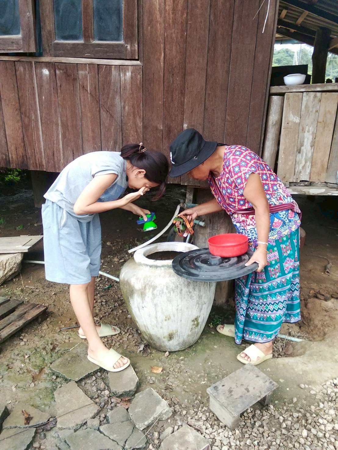 9 ตุลาคม 2568 นางอัจฉรา ทวีเกื้อกูลกิจ นายกองค์การบริหารส่วนจังหวัดตาก มอบหมายให้ รพ.สต.บ้านสันป่าไร่ ร่วมกับอาสาสมัครสาธารณสุขหมู่ที่ 2,3,5,6และ7 รณรงค์สำรวจและทำลายแหล่งเพาะพันธ์ลูกน้ำยุงลาย รอบที่ 1 เดือน ตุลาคม 2568