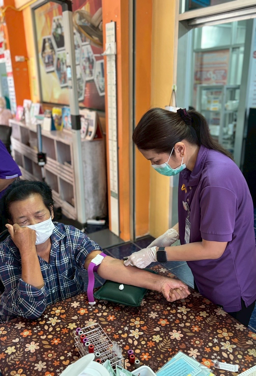 14 ต.ค.68 เวลา 08.00 น.รพ.สต.บ้านสันป่าไร่ ให้บริการเจาะเลือด screening lab (ประจำปี) , ตรวจ HCT (ความเข้มข้นของเลือด) , ตรวจสุขภาพช่องปาก , วัดความดันโลหิต , วัดรอบเอว , ชั่งน้ำหนัก , วัดส่วนสูง , ตรวจ EKG(คลื่นไฟฟ้าหัวใจ) , ตรวจ albumin urine (ปัสสาวะ) 