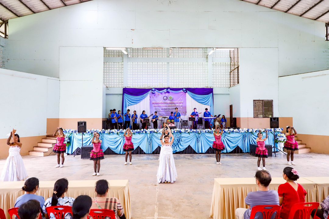 อบจ.ตาก สนับสนุนสื่อการเรียนการสอนแก่โรงเรียนแม่ปะวิทยาคม งบประมาณ 400,000 บาท