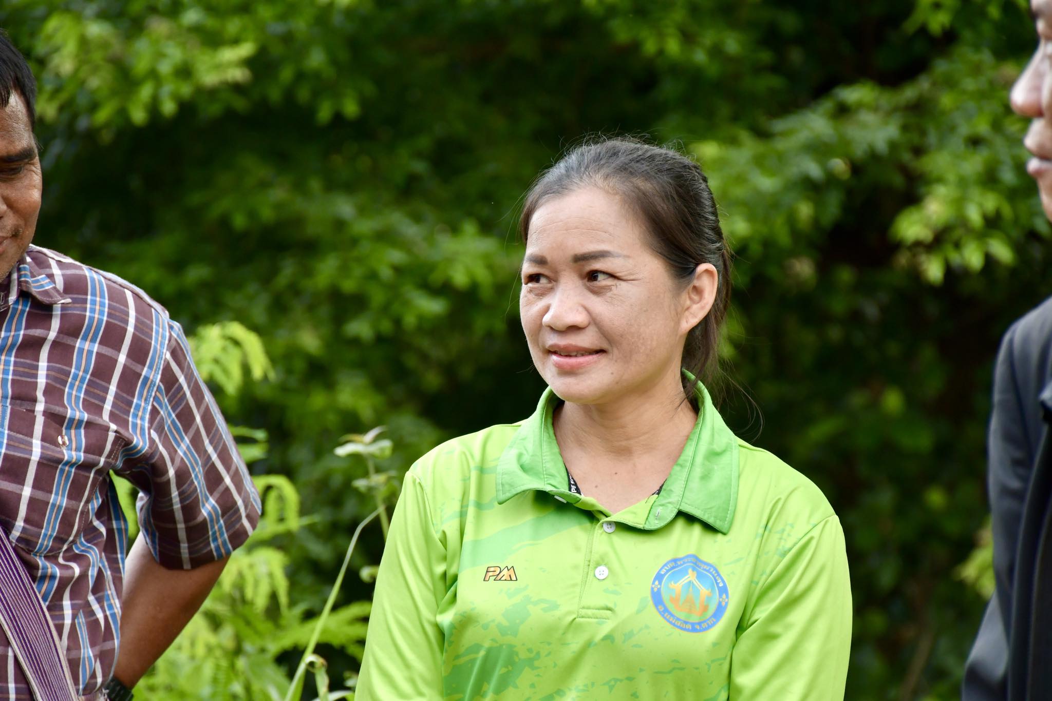 นายกจอย (นายก อบจ.ตาก) สนับสนุนเครื่องจักรกลพร้อมน้ำมันเชื้อเพลิง 52,000 บาท ซ่อมแซมถนนในพื้นที่ ต.พระธาตุผาแดง อ.แม่สอด 