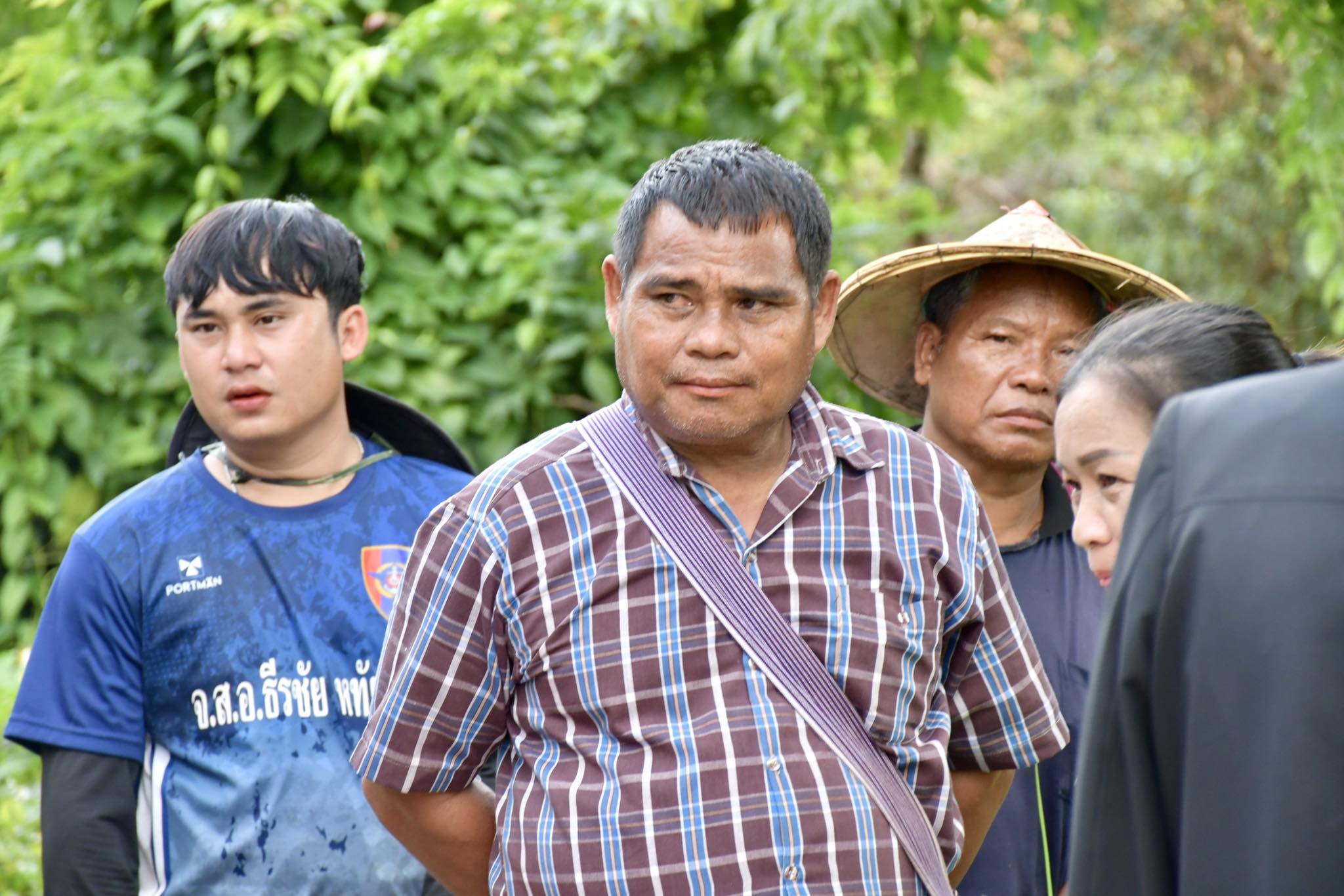 นายกจอย (นายก อบจ.ตาก) สนับสนุนเครื่องจักรกลพร้อมน้ำมันเชื้อเพลิง 52,000 บาท ซ่อมแซมถนนในพื้นที่ ต.พระธาตุผาแดง อ.แม่สอด 