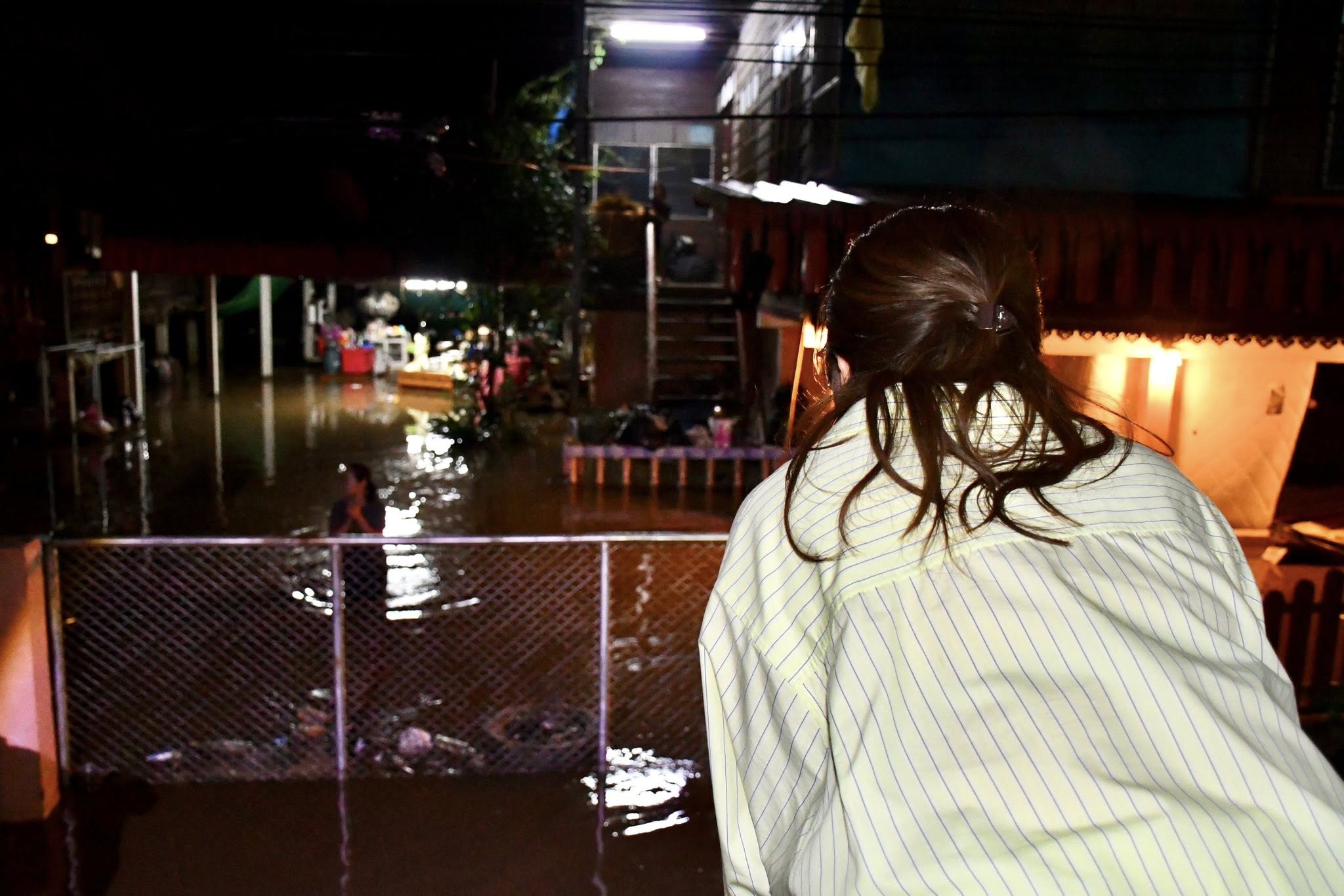 นายกจอย ลงพื้นที่สำรวจความเสียหายบ้านเรือนของพี่น้องประชาชนในพื้นที่ตำบลทุ่งกระเชาะ อำเภอบ้านตาก จากสถานการณ์ น้ำท่วม
