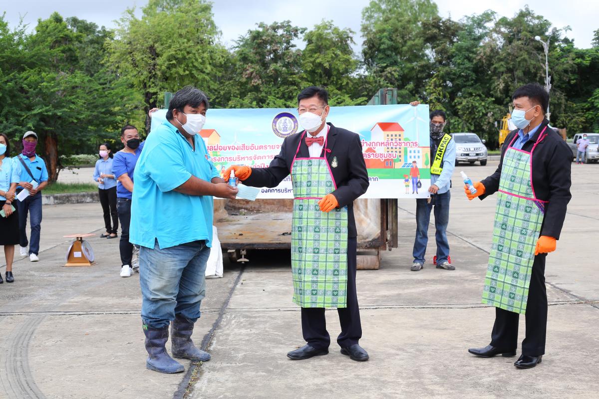 นายกองค์การบริหารส่วนจังหวัดตาก เป็นประธานในพิธีเปิดโครงการบริหารจัดการขยะมูลฝอยรวมและของเสียอันตรายชุมชน ประจำปีงบประมาณ พ.ศ. 2565