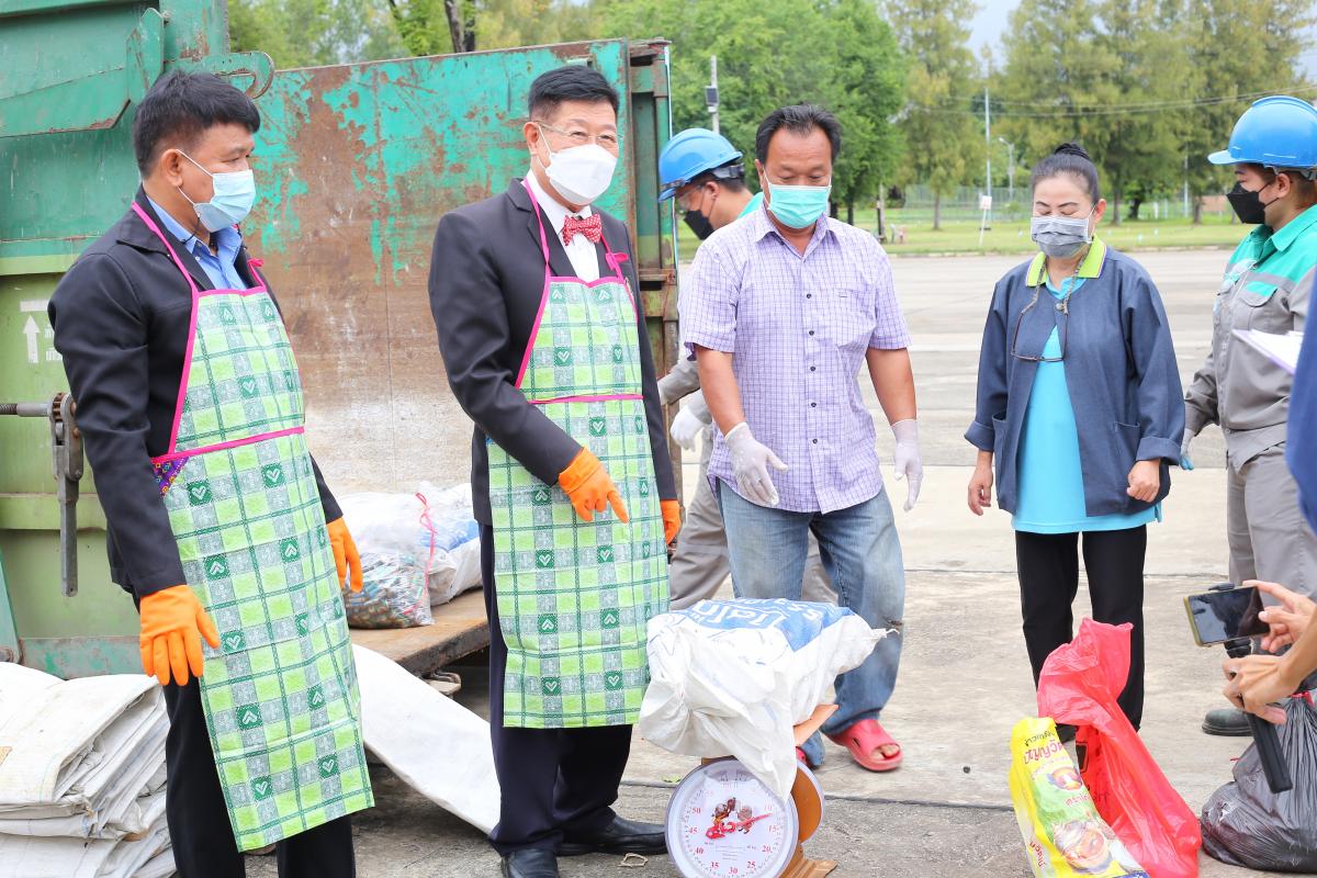 นายกองค์การบริหารส่วนจังหวัดตาก เป็นประธานในพิธีเปิดโครงการบริหารจัดการขยะมูลฝอยรวมและของเสียอันตรายชุมชน ประจำปีงบประมาณ พ.ศ. 2565