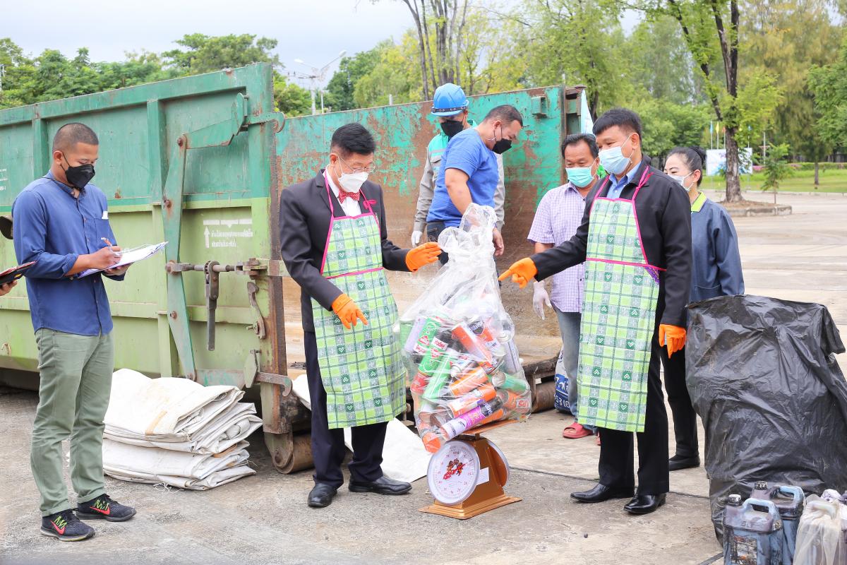 นายกองค์การบริหารส่วนจังหวัดตาก เป็นประธานในพิธีเปิดโครงการบริหารจัดการขยะมูลฝอยรวมและของเสียอันตรายชุมชน ประจำปีงบประมาณ พ.ศ. 2565