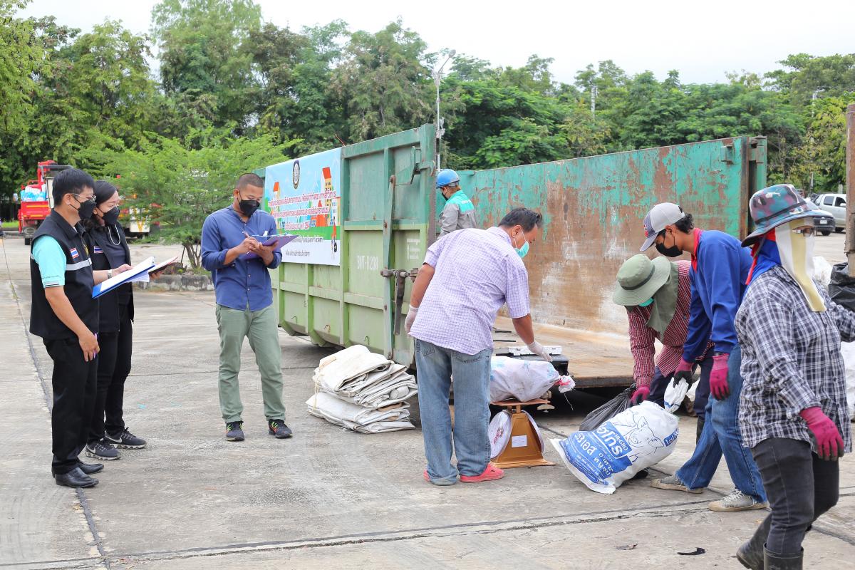 นายกองค์การบริหารส่วนจังหวัดตาก เป็นประธานในพิธีเปิดโครงการบริหารจัดการขยะมูลฝอยรวมและของเสียอันตรายชุมชน ประจำปีงบประมาณ พ.ศ. 2565
