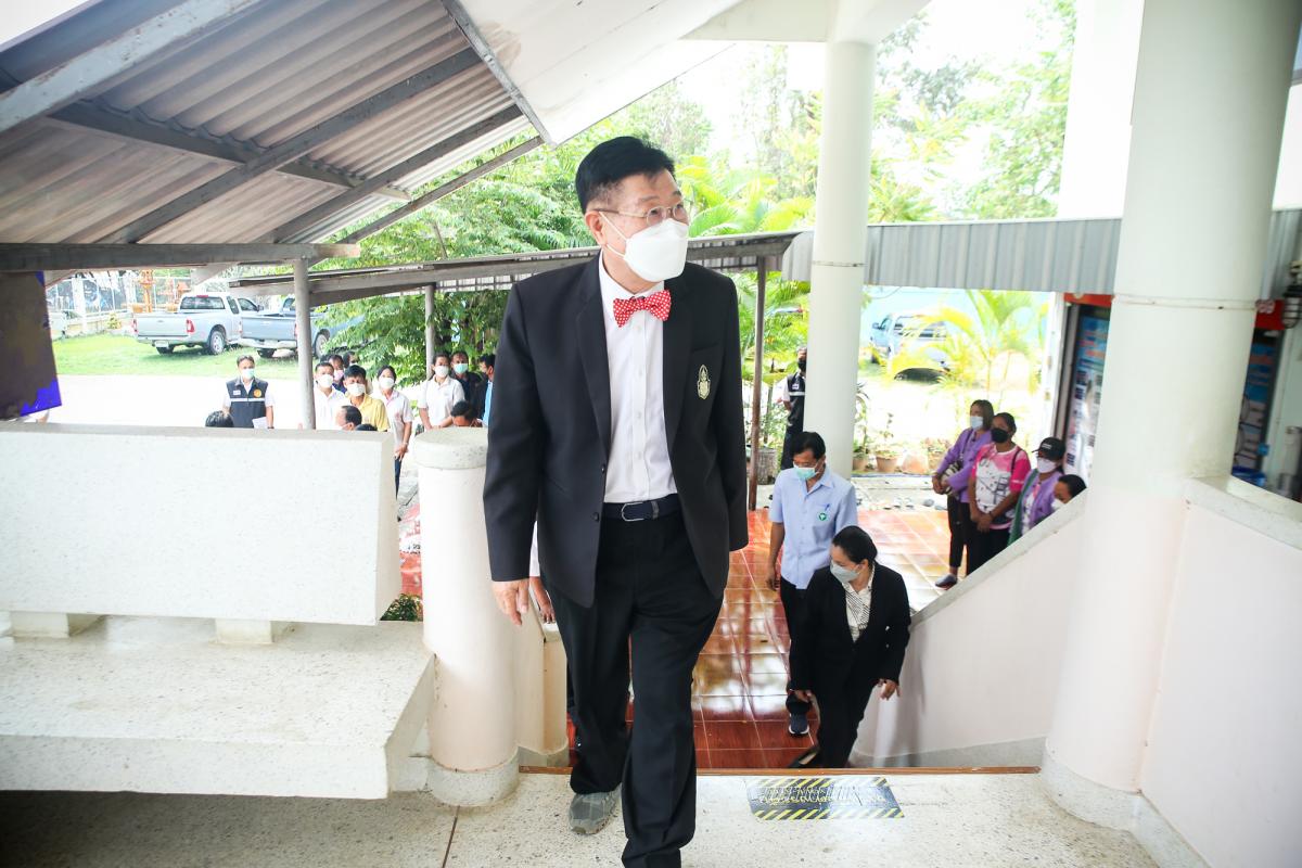 นายกองค์การบริหารส่วนจังหวัดตาก พร้อมด้วย คณะผู้บริหารและเจ้าหน้าที่ องค์การบริหารส่วนจังหวัดตาก ลงพื้นที่ตรวจเยี่ยมและให้กำลังใจเจ้าหน้าที่ผู้ปฏิบัติงาน ตามแผนการตรวจเยี่ยมพื้นที่ สถานีอนามัยเฉลิมพระเกียรติฯ และโรงพยาบาลส่งเสริมสุขภาพตำบล