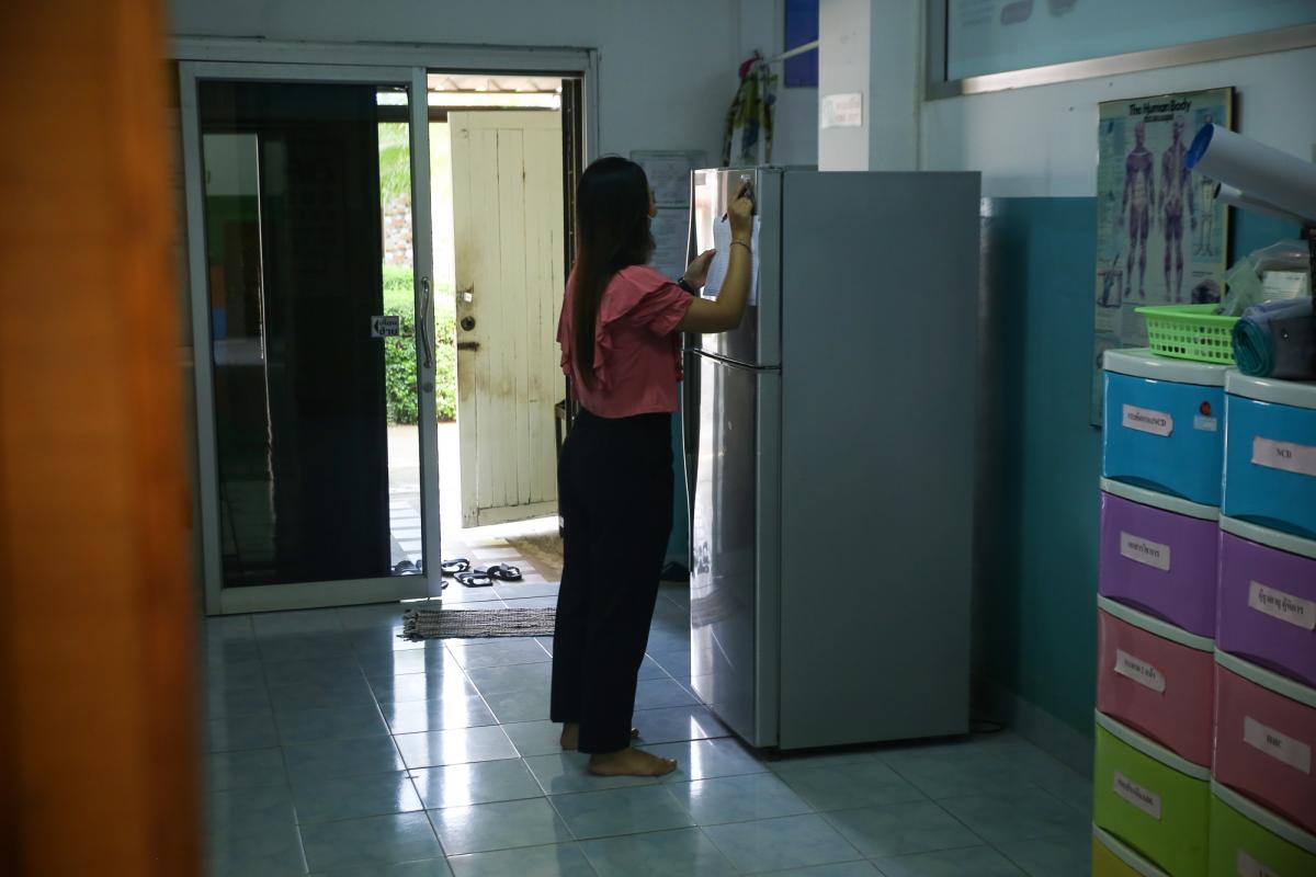 นายกองค์การบริหารส่วนจังหวัดตาก พร้อมด้วย คณะผู้บริหารและเจ้าหน้าที่ องค์การบริหารส่วนจังหวัดตาก ลงพื้นที่ตรวจเยี่ยมและให้กำลังใจเจ้าหน้าที่ผู้ปฏิบัติงาน ตามแผนการตรวจเยี่ยมพื้นที่ สถานีอนามัยเฉลิมพระเกียรติฯ และโรงพยาบาลส่งเสริมสุขภาพตำบล