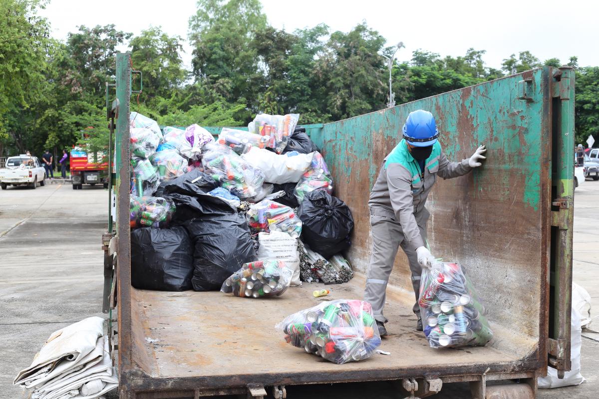 นายกองค์การบริหารส่วนจังหวัดตาก เป็นประธานในพิธีเปิดโครงการบริหารจัดการขยะมูลฝอยรวมและของเสียอันตรายชุมชน ประจำปีงบประมาณ พ.ศ. 2565