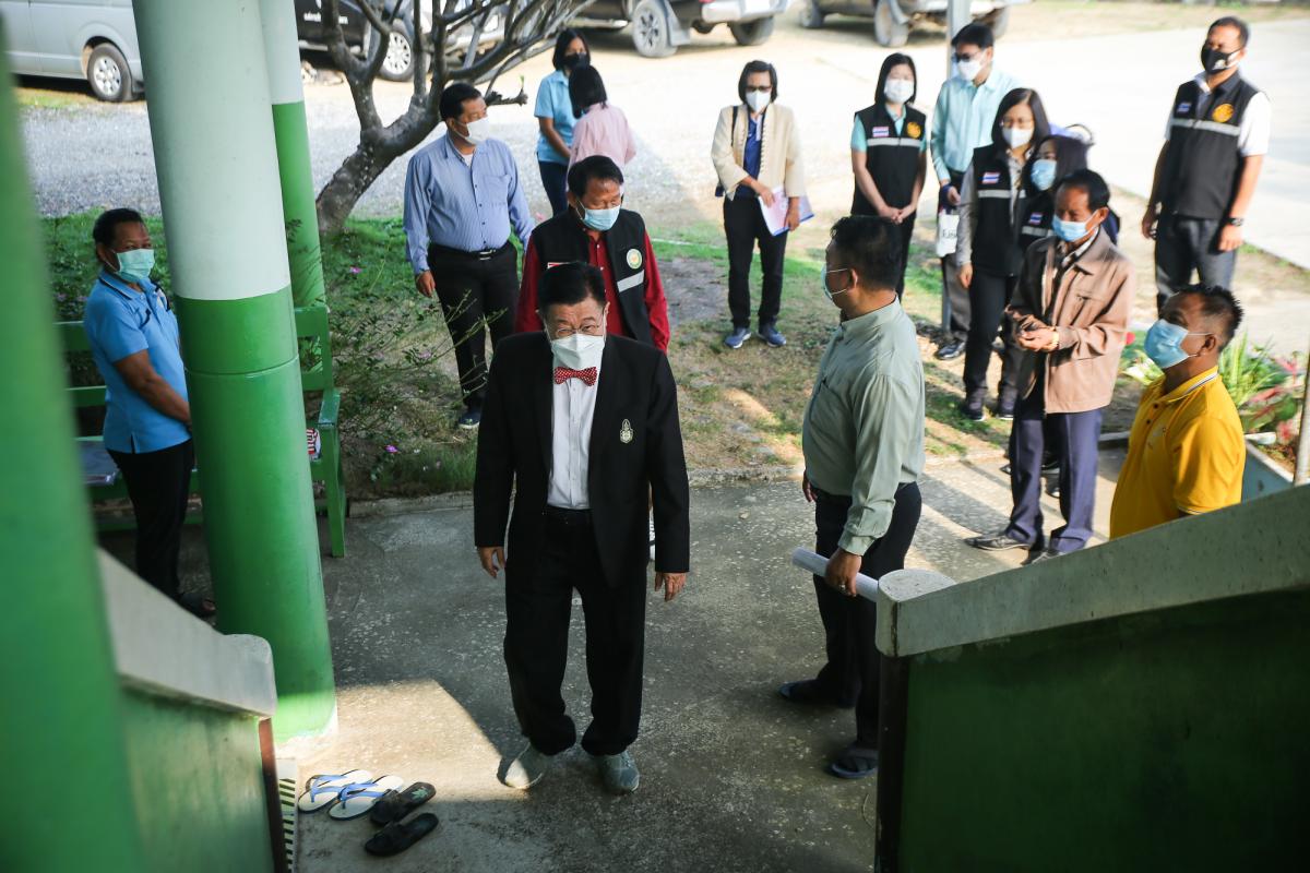 นายกองค์การบริหารส่วนจังหวัดตาก พร้อมด้วย คณะผู้บริหารและเจ้าหน้าที่ องค์การบริหารส่วนจังหวัดตาก ลงพื้นที่ตรวจเยี่ยมและให้กำลังใจเจ้าหน้าที่ผู้ปฏิบัติงาน ตามแผนการตรวจเยี่ยมพื้นที่ สถานีอนามัยเฉลิมพระเกียรติฯ และโรงพยาบาลส่งเสริมสุขภาพตำบล