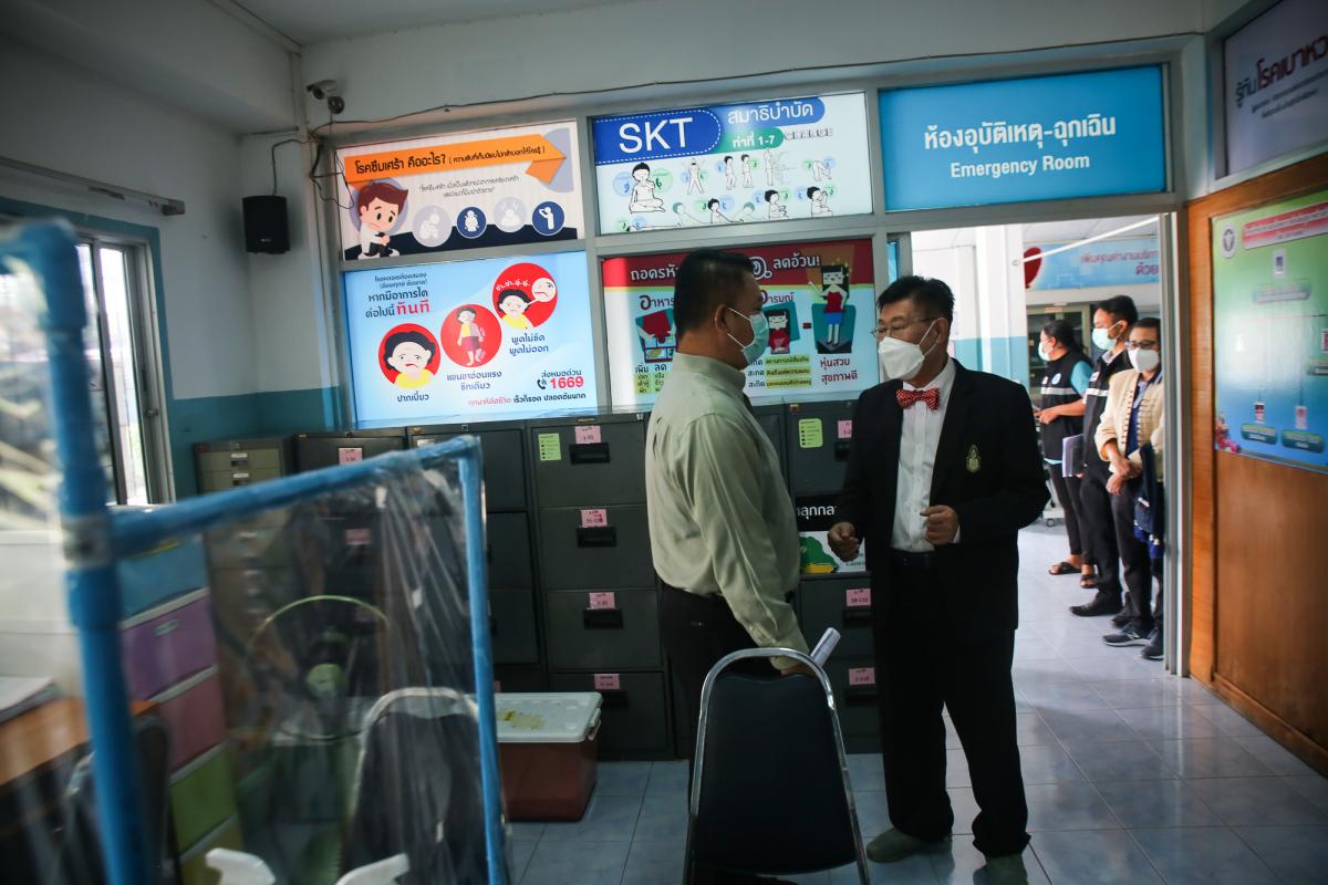 นายกองค์การบริหารส่วนจังหวัดตาก พร้อมด้วย คณะผู้บริหารและเจ้าหน้าที่ องค์การบริหารส่วนจังหวัดตาก ลงพื้นที่ตรวจเยี่ยมและให้กำลังใจเจ้าหน้าที่ผู้ปฏิบัติงาน ตามแผนการตรวจเยี่ยมพื้นที่ สถานีอนามัยเฉลิมพระเกียรติฯ และโรงพยาบาลส่งเสริมสุขภาพตำบล