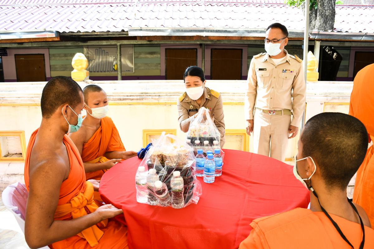 นายณัฐวุฒิ ทวีเกื้อกูลกิจ นายกองค์การบริหารส่วนจังหวัดตาก มอบหมายให้ นางวันทนา วิรัชเกษม รองปลัดองค์การบริหารส่วนจังหวัดตาก เป็นผู้แทนเข้าร่วมพิธีถวายภัตตาหารเพลและสิ่งของพระราชทาน แด่พระภิกษุสามเณร ในการสอบบาลีสนามหลวง