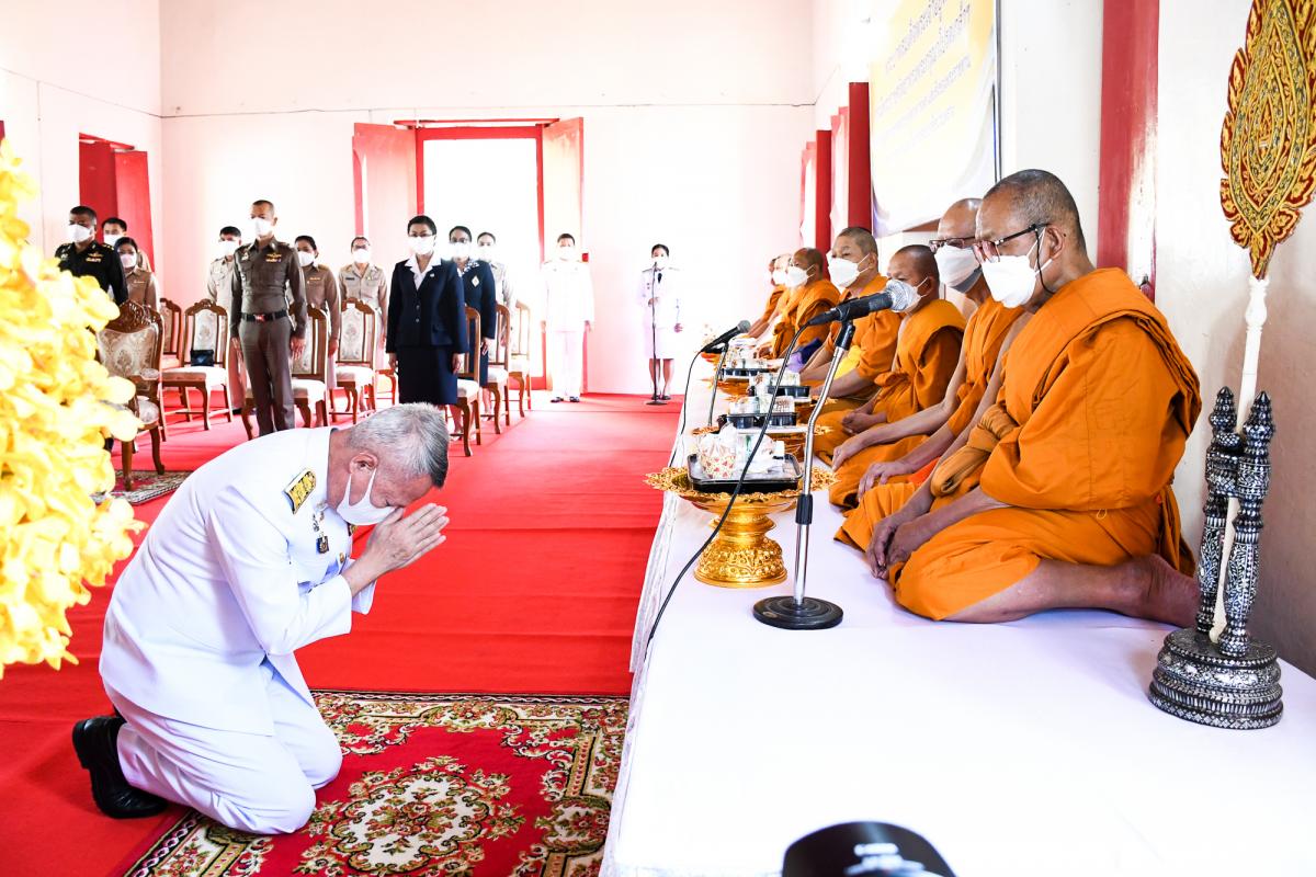 นายณัฐวุฒิ ทวีเกื้อกูลกิจ นายกองค์การบริหารส่วนจังหวัดตาก มอบหมายให้ นางวันทนา วิรัชเกษม รองปลัดองค์การบริหารส่วนจังหวัดตาก เป็นผู้แทนเข้าร่วมพิธีถวายภัตตาหารเพลและสิ่งของพระราชทาน แด่พระภิกษุสามเณร ในการสอบบาลีสนามหลวง