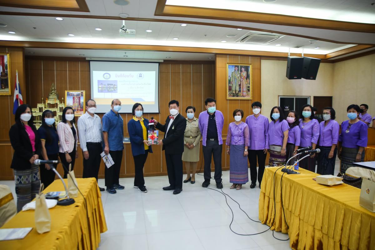 นายณัฐวุฒิ ทวีเกื้อกูลกิจ นายกองค์การบริหารส่วนจังหวัดตาก ร่วมต้อนรับและแสดงความยินดี กับนางสาวเปรมกมล ธีโรภาส รองปลัดองค์การบริหารส่วนจังหวัดเชียงใหม่