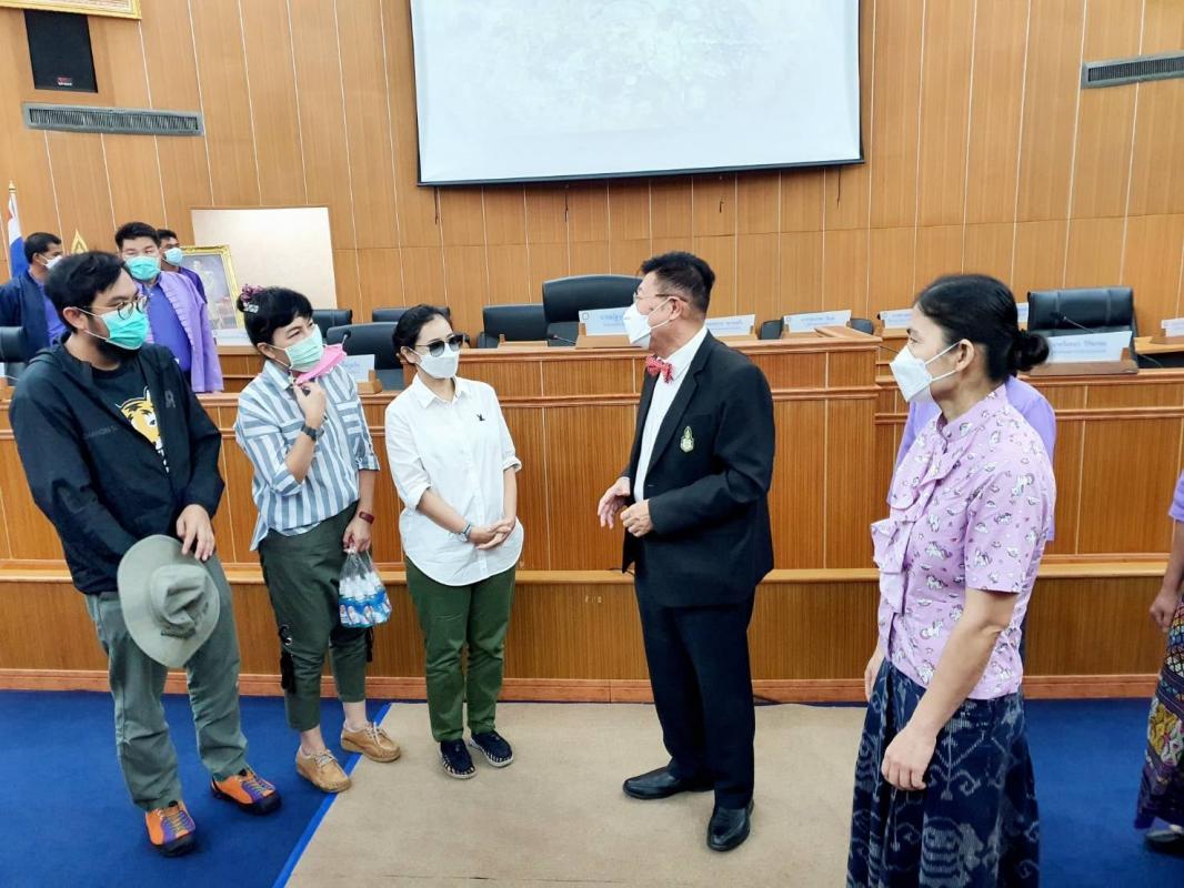 องค์การบริหารส่วนจังหวัดตาก ให้การต้อนรับคุณจณิน วัฒนปฤดา ประชาสัมพันธ์สมาคมธรณีวิทยาแห่งประเทศไทย พร้อมด้วยคณะ ในการหารือแนวทางการจัดทำสื่อประชาสัมพันธ์ นำเสนอข้อมูลอุทยานธรณีไม้กลายเป็นหินตาก