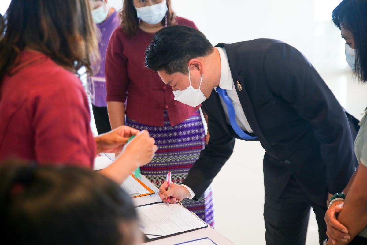 ายกองค์การบริหารส่วนจังหวัดตาก มอบหมายให้ นายฑีฆะพล ทวีเกื้อกูลกิจ รองนายกองค์การบริหารส่วนจังหวัดตาก ร่วมเป็นเกียรติในงานโครงการล้านโดส ล้านใจ ล้านความห่วงใยเพื่อชาวตาก