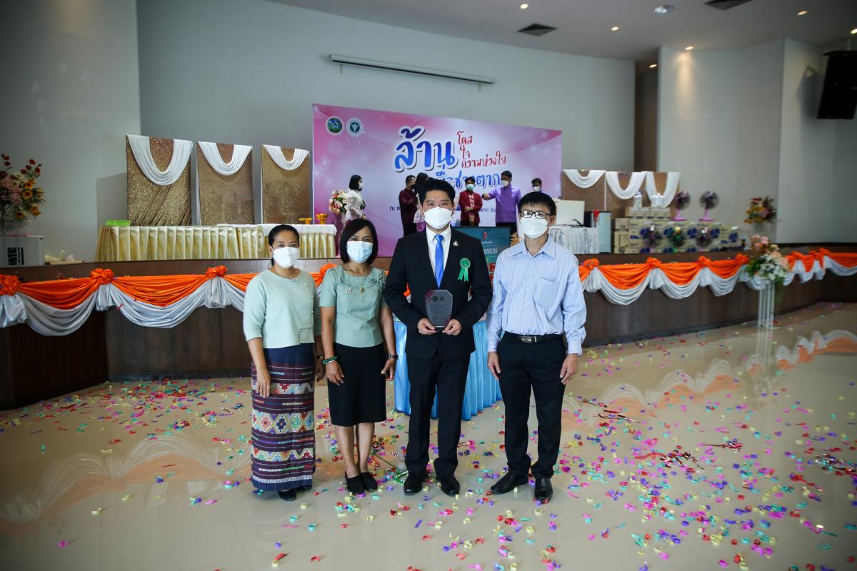 ายกองค์การบริหารส่วนจังหวัดตาก มอบหมายให้ นายฑีฆะพล ทวีเกื้อกูลกิจ รองนายกองค์การบริหารส่วนจังหวัดตาก ร่วมเป็นเกียรติในงานโครงการล้านโดส ล้านใจ ล้านความห่วงใยเพื่อชาวตาก