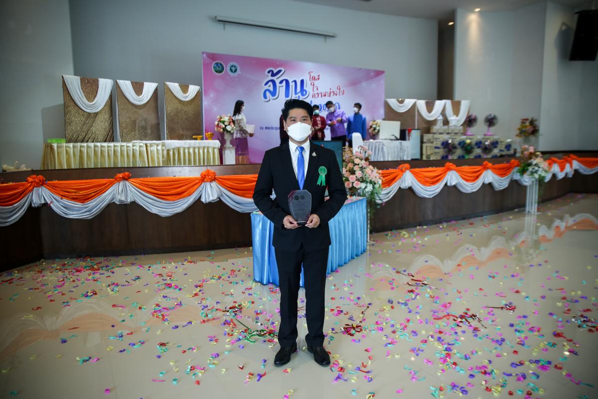 ายกองค์การบริหารส่วนจังหวัดตาก มอบหมายให้ นายฑีฆะพล ทวีเกื้อกูลกิจ รองนายกองค์การบริหารส่วนจังหวัดตาก ร่วมเป็นเกียรติในงานโครงการล้านโดส ล้านใจ ล้านความห่วงใยเพื่อชาวตาก