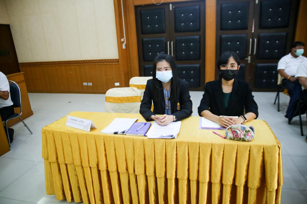 นายณัฐวุฒิ ทวีเกื้อกูลกิจ นายกองค์การบริหารส่วนจังหวัดตาก กล่าวต้อนรับ พร้อมมอบของที่ระลึก ให้กับคณะสำนักงาน ป.ป.ช. ประจำจังหวัดตาก ในการติดตามโครงการ STRONG-จิตพอเพียงต้านทุจริต จังหวัดตาก