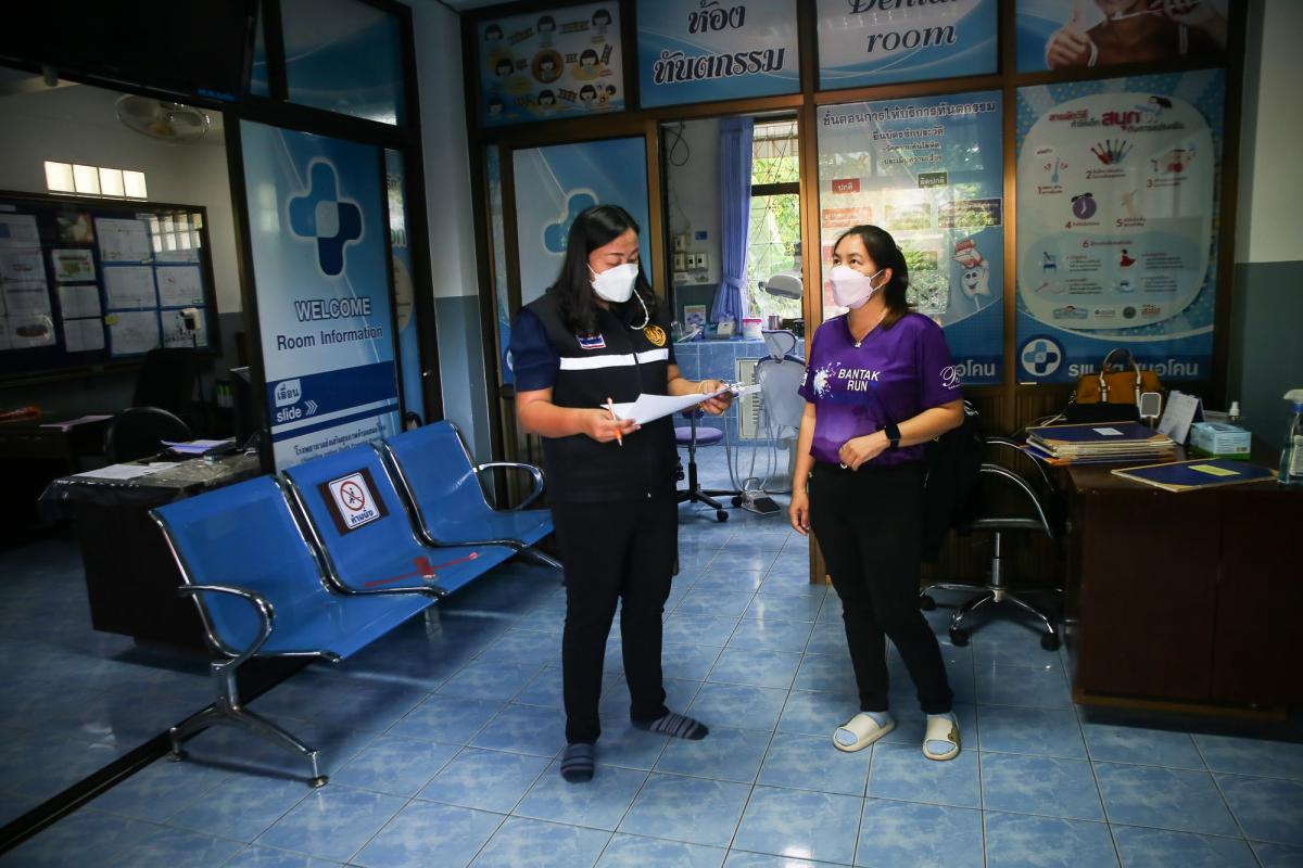 นายก อบจ.ตาก ลงพื้นที่ตรวจเยี่ยมและให้กำลังใจเจ้าหน้าที่ผู้ปฏิบัติงาน ณ โรงพยาบาลส่งเสริมสุขภาพตำบลสมอโคน และโรงพยาบาลส่งเสริมสุขภาพตำบลบ้านหนองงิ้ว อำเภอบ้านตาก จังหวัดตาก