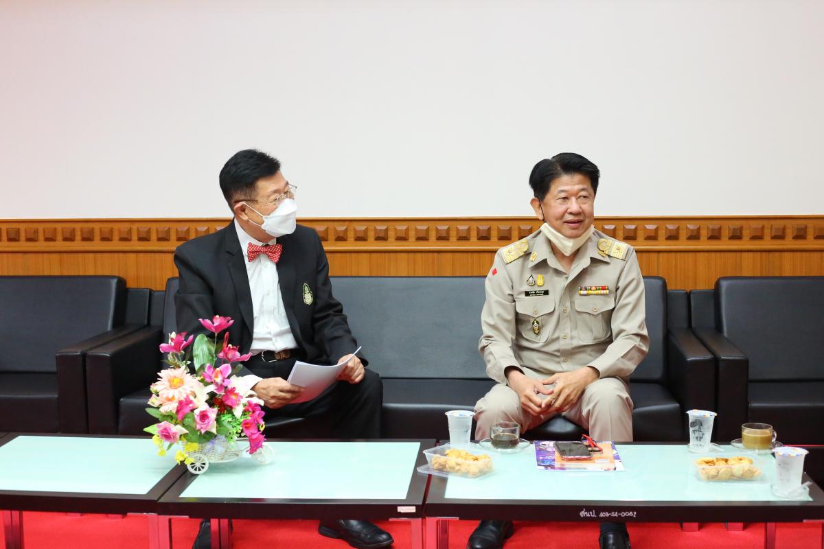คณะผู้บริหารการศึกษา จังหวัดตากเข้าพบ นายณัฐวุฒิ ทวีเกื้อกูลกิจ นายกองค์การบริหารส่วนจังหวัดตาก เพื่อนำเสนอโครงการ