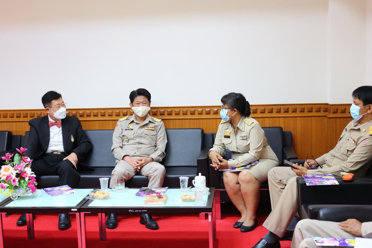 คณะผู้บริหารการศึกษา จังหวัดตากเข้าพบ นายณัฐวุฒิ ทวีเกื้อกูลกิจ นายกองค์การบริหารส่วนจังหวัดตาก เพื่อนำเสนอโครงการ