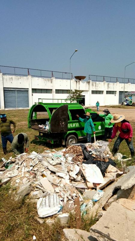 นายกองค์การบริหารส่วนจังหวัดตาก ได้มอบหมายให้เจ้าหน้าที่ กองการศึกษา ศาสนาและวัฒนธรรม ดำเนินการทำความสะอาด และปรับปรุงพื้นที่บริเวณโดยรอบของสนามกีฬา