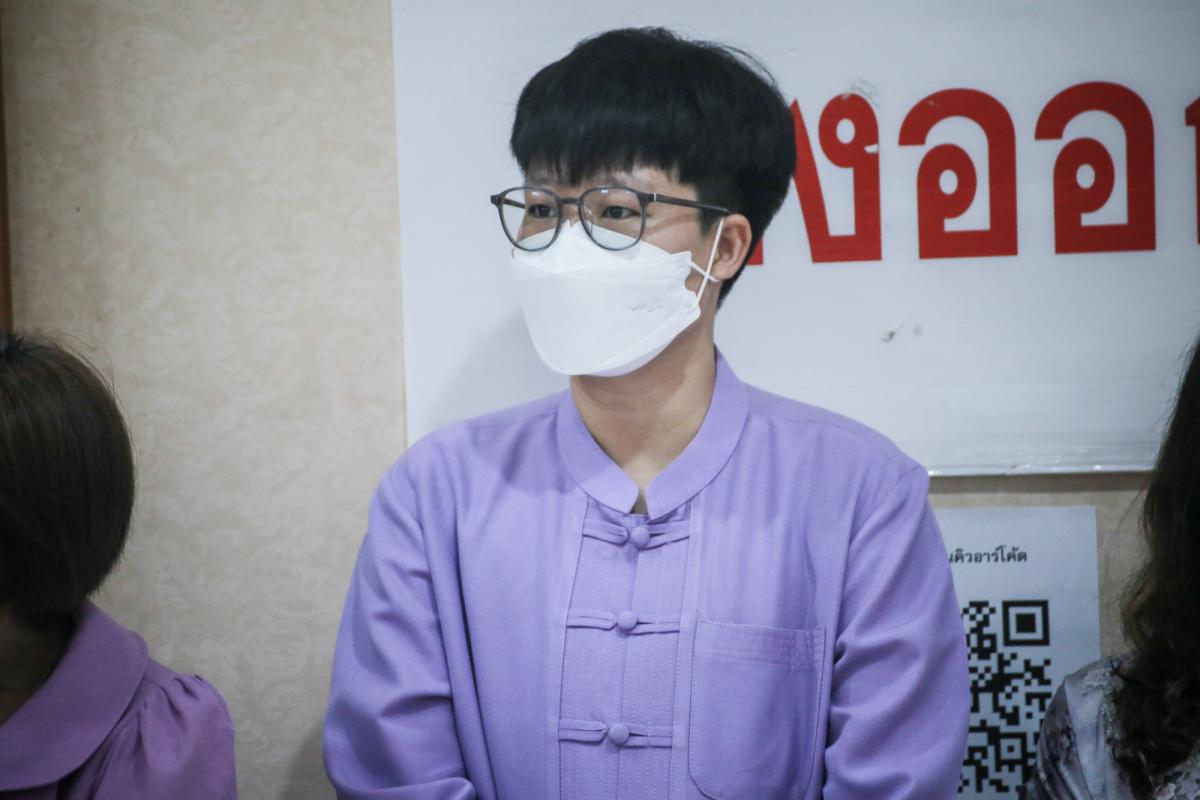 นายณัฐวุฒิ ทวีเกื้อกูลกิจ นายกองค์การบริหารส่วนจังหวัดตาก และ ว่าที่ ดร.ฑีฆะพล ทวีเกื้อกูลกิจ รองนายกองค์การบริหารส่วนจังหวัดตาก พร้อมคณะผู้บริหารและหัวหน้าส่วนราชการ ร่วมเป็นกำลังใจให้กับพี่น้องประชาชนที่เข้ามารับบริการฉีดวัคซีนโมเดอนา
