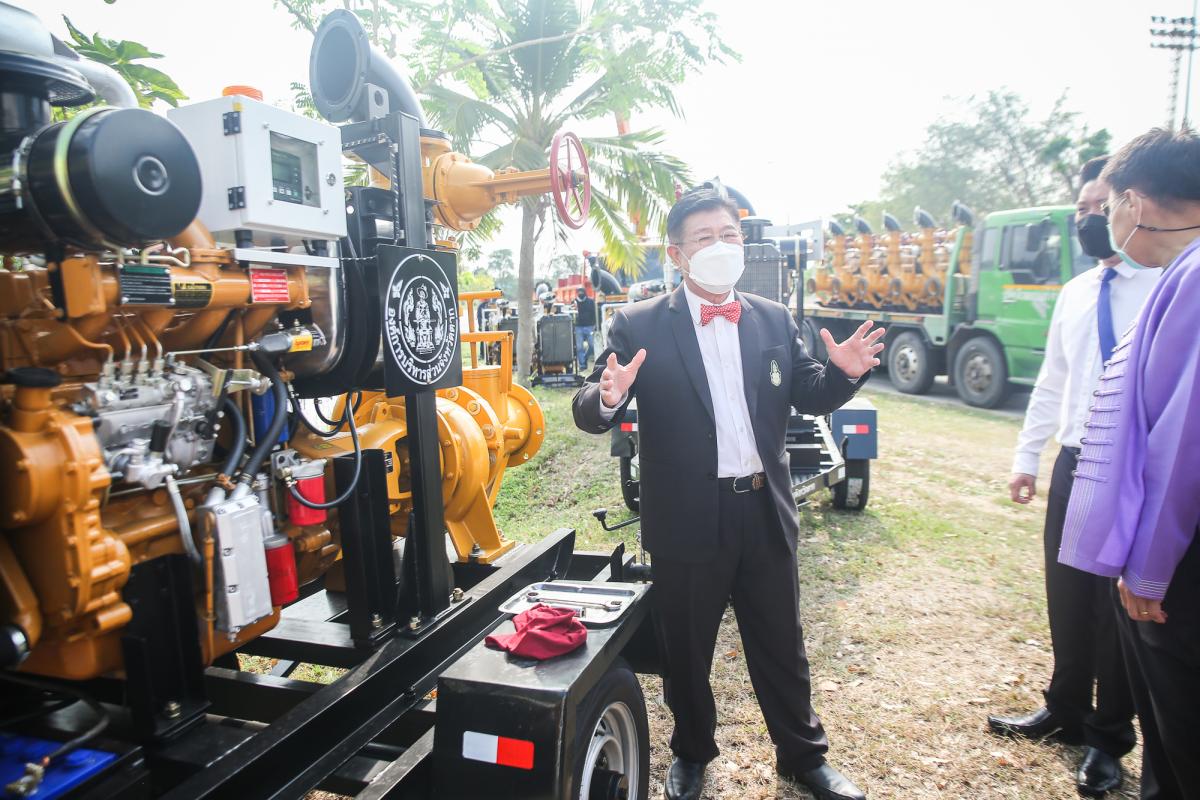 นายณัฐวุฒิ ทวีเกื้อกูลกิจ นายกองค์การบริหารส่วนจังหวัดตาก และ ว่าที่ ดร.ฑีฆะพล ทวีเกื้อกูลกิจ รองนายกองค์การบริหารส่วนจังหวัดตาก พร้อมด้วยคณะผู้บริหารและหัวหน้าส่วนราชการ ตรวจติดตามการจัดซื้อเครื่องสูบน้ำที่ทางสำนักช่าง