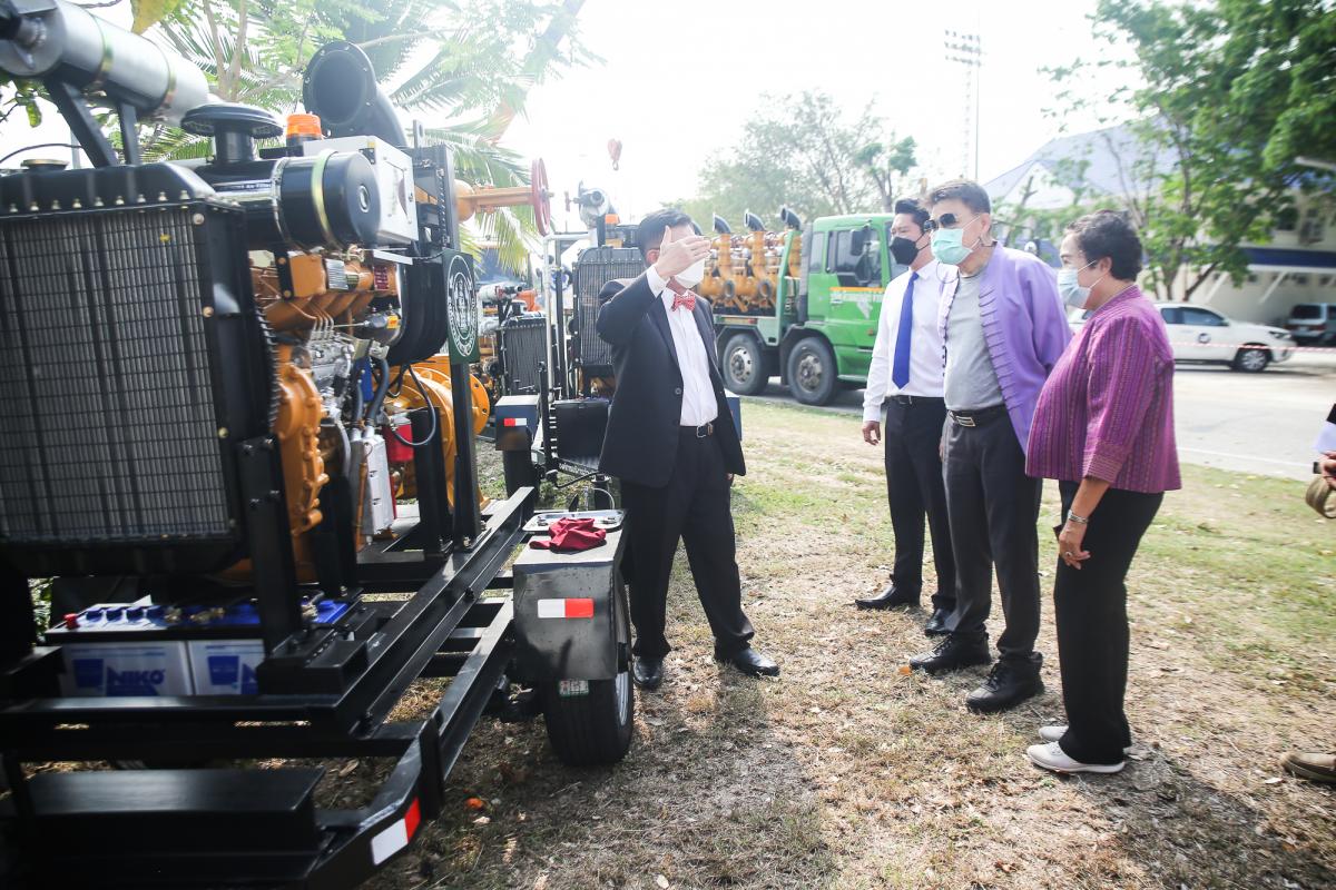 นายณัฐวุฒิ ทวีเกื้อกูลกิจ นายกองค์การบริหารส่วนจังหวัดตาก และ ว่าที่ ดร.ฑีฆะพล ทวีเกื้อกูลกิจ รองนายกองค์การบริหารส่วนจังหวัดตาก พร้อมด้วยคณะผู้บริหารและหัวหน้าส่วนราชการ ตรวจติดตามการจัดซื้อเครื่องสูบน้ำที่ทางสำนักช่าง