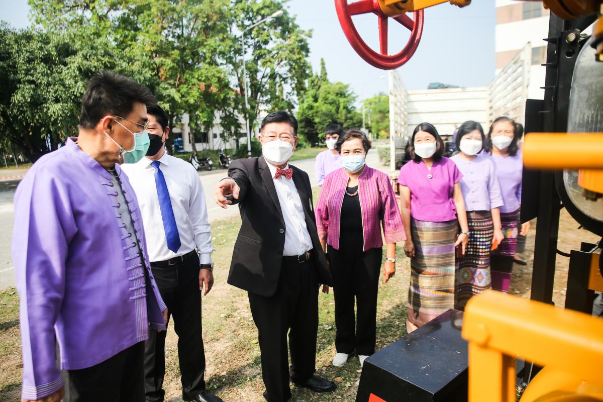 นายณัฐวุฒิ ทวีเกื้อกูลกิจ นายกองค์การบริหารส่วนจังหวัดตาก และ ว่าที่ ดร.ฑีฆะพล ทวีเกื้อกูลกิจ รองนายกองค์การบริหารส่วนจังหวัดตาก พร้อมด้วยคณะผู้บริหารและหัวหน้าส่วนราชการ ตรวจติดตามการจัดซื้อเครื่องสูบน้ำที่ทางสำนักช่าง