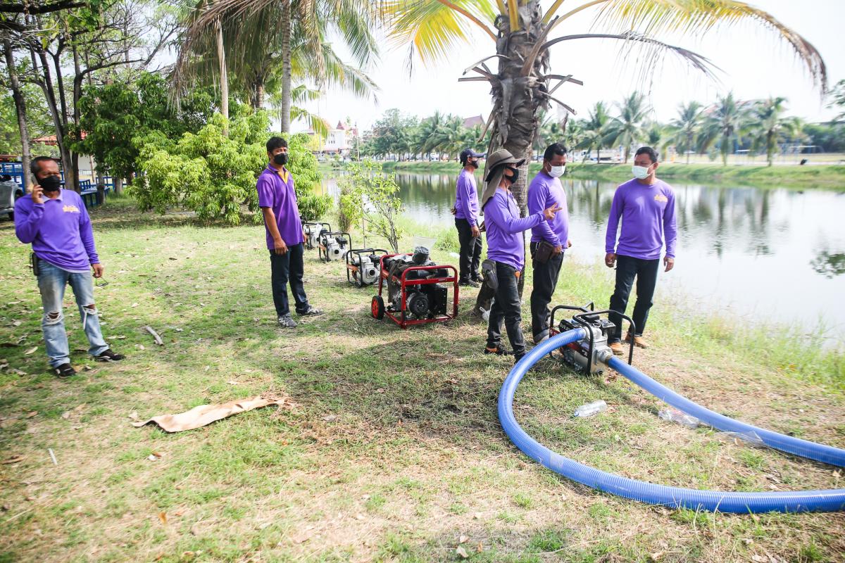 นายณัฐวุฒิ ทวีเกื้อกูลกิจ นายกองค์การบริหารส่วนจังหวัดตาก และ ว่าที่ ดร.ฑีฆะพล ทวีเกื้อกูลกิจ รองนายกองค์การบริหารส่วนจังหวัดตาก พร้อมด้วยคณะผู้บริหารและหัวหน้าส่วนราชการ ตรวจติดตามการจัดซื้อเครื่องสูบน้ำที่ทางสำนักช่าง