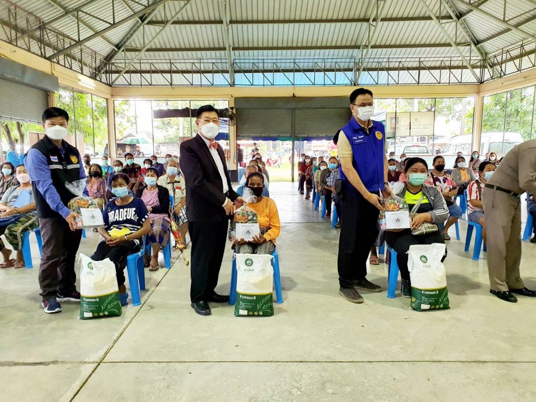 นายก อบจ.ตาก นำทีม ส่งมอบถุงยังชีพ ณ อำเภอวังเจ้า