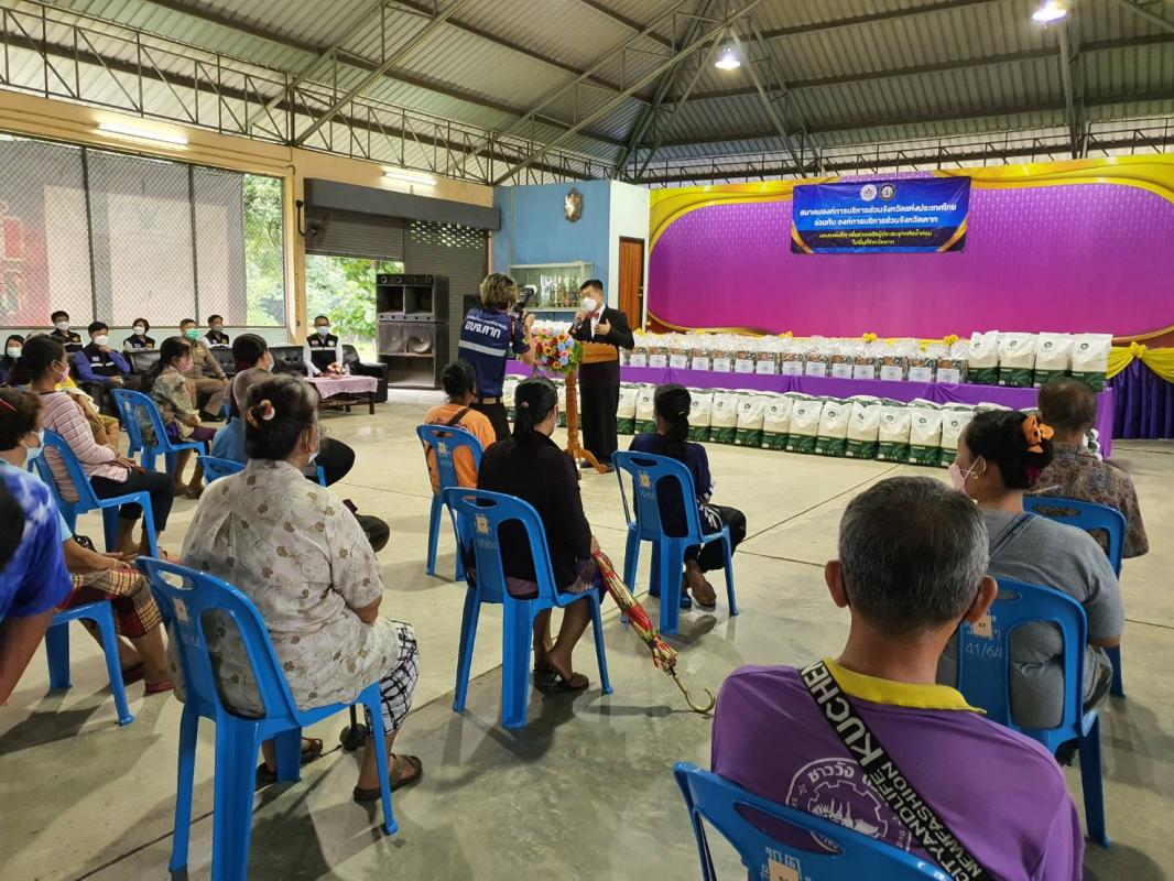 นายก อบจ.ตาก นำทีม ส่งมอบถุงยังชีพ ณ อำเภอวังเจ้า