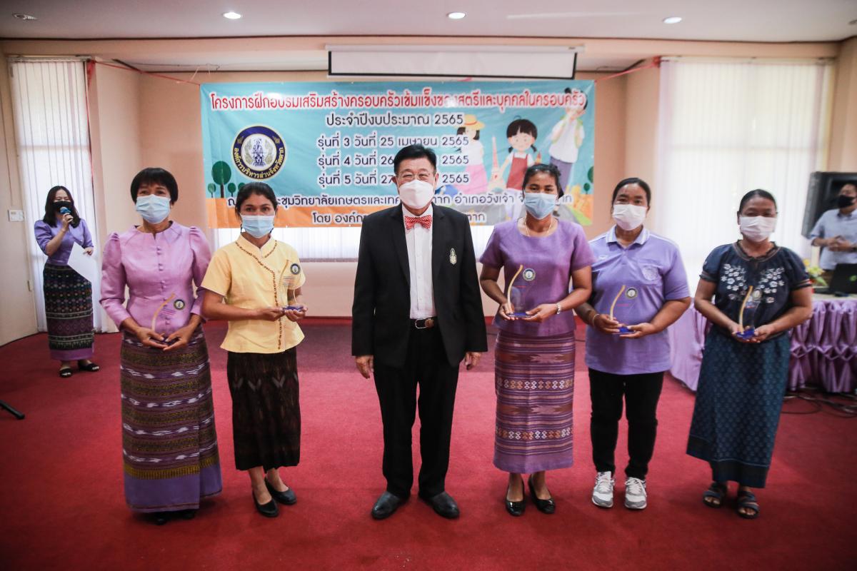 เป็นประธานในพิธีเปิดโครงการฝึกอบรมเสริมสร้างครอบครัวเข้มแข็งของสตรีและบุคคลในครอบครัว ประจำปีงบประมาณ พ.ศ. 2565 รุ่นที่ 3