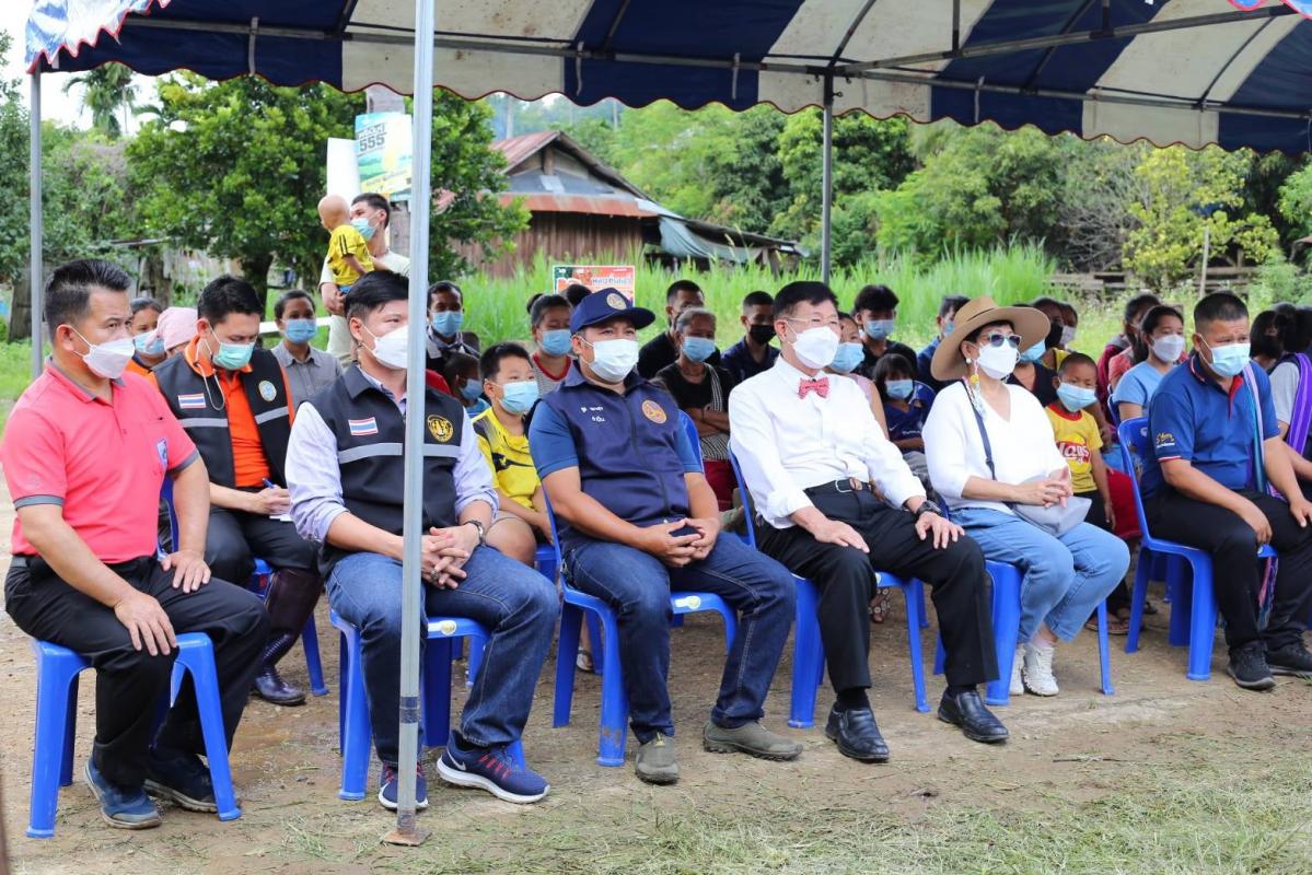 นายก อบจ.ตาก ลงพื้นที่สำรวจความเสียหาย และเร่งจัดหางบประมาณก่อสร้างสะพานข้ามลำห้วย ในพื้นที่ อำเภออุ้มผาง