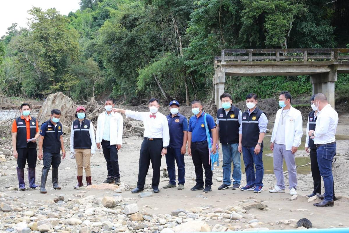 นายก อบจ.ตาก ลงพื้นที่สำรวจความเสียหาย และเร่งจัดหางบประมาณก่อสร้างสะพานข้ามลำห้วย ในพื้นที่ อำเภออุ้มผาง