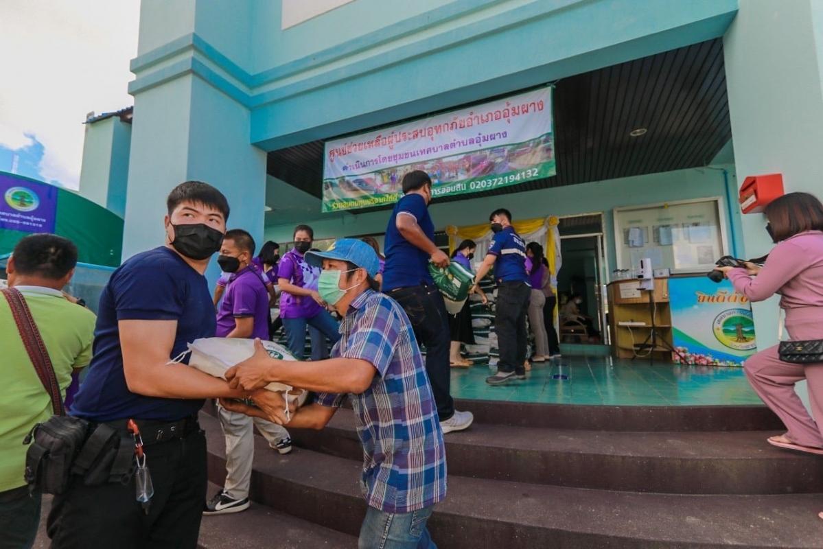 นายก อบจ.ตาก นำทีมลงพื้นที่มอบถุงยังชีพ ในเขตพื้นที่ อำเภออุ้มผาง