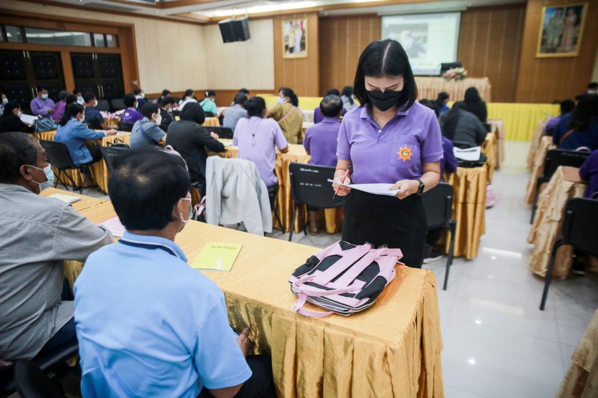 นายกองค์การบริหารส่วนจังหวัดตาก เป็นประธานในพิธีเปิดโครงการฝึกอบรมส่งเสริมการดูแลสุขภาพอนามัยที่ดีของสตรีและบุคคลในครอบครัว ประจำปีงบประมาณ พ.ศ. 2565 พร้อมด้วยว่าที่ ดร.ฑีฆะพล ทวีเกื้อกูลกิจ รองนายกองค์การบริหารส่วนจังหวัดตาก 