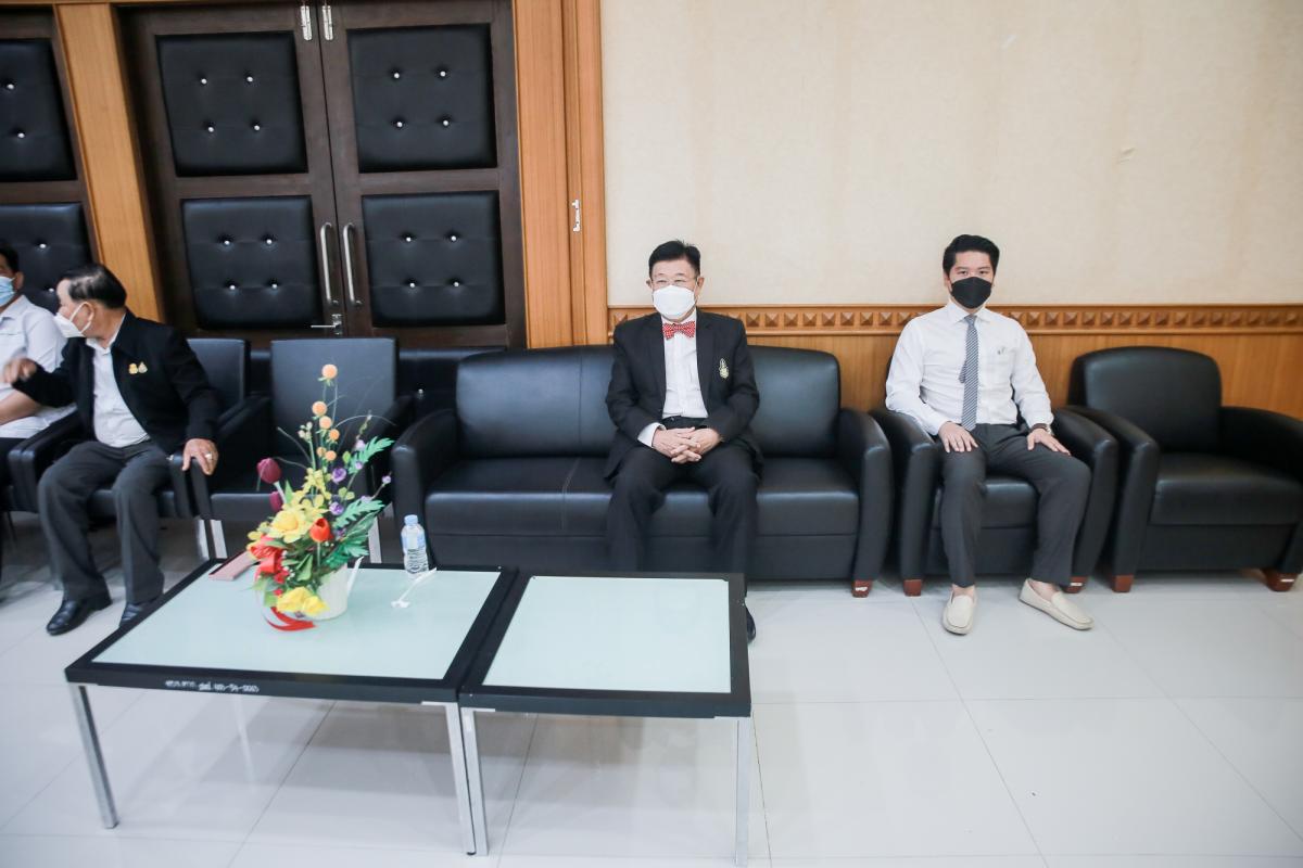 นายกองค์การบริหารส่วนจังหวัดตาก เป็นประธานในพิธีเปิดโครงการฝึกอบรมส่งเสริมการดูแลสุขภาพอนามัยที่ดีของสตรีและบุคคลในครอบครัว ประจำปีงบประมาณ พ.ศ. 2565 พร้อมด้วยว่าที่ ดร.ฑีฆะพล ทวีเกื้อกูลกิจ รองนายกองค์การบริหารส่วนจังหวัดตาก 