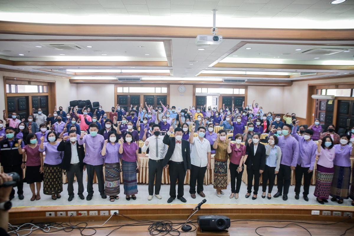 นายกองค์การบริหารส่วนจังหวัดตาก เป็นประธานในพิธีเปิดโครงการฝึกอบรมส่งเสริมการดูแลสุขภาพอนามัยที่ดีของสตรีและบุคคลในครอบครัว ประจำปีงบประมาณ พ.ศ. 2565 พร้อมด้วยว่าที่ ดร.ฑีฆะพล ทวีเกื้อกูลกิจ รองนายกองค์การบริหารส่วนจังหวัดตาก 