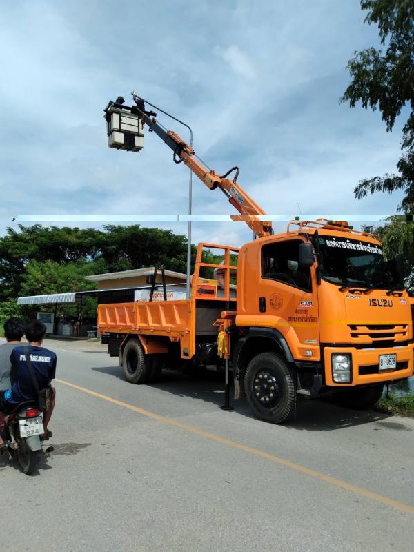 นายกองค์การบริหารส่วนจังหวัดตาก ได้มอบหมายให้เจ้าหน้าที่ ฝ่ายก่อสร้างและซ่อมบำรุง สำนักการช่าง องค์การบริหารส่วนจังหวัดตาก ลงพื้นที่ปฏิบัติงานสำรวจและบำรุงรักษาระบบไฟฟ้าสาธารณะ